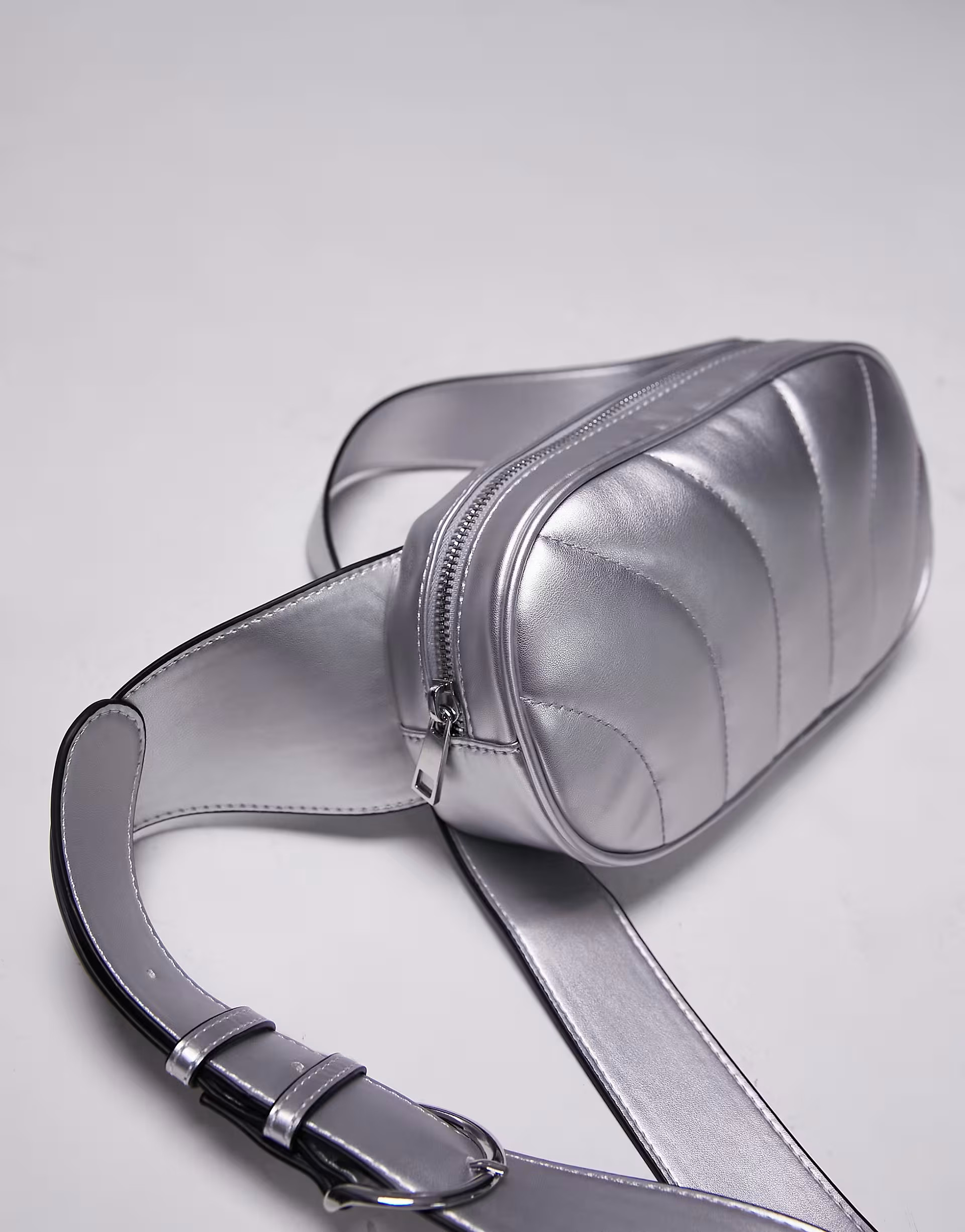 Topshop – Baker – Gesteppte Gürteltasche in Silber | ASOS (Global)