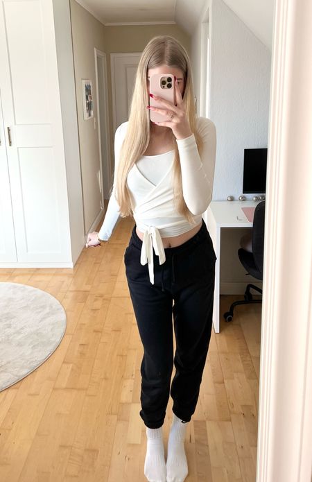 Try on, School outfit, winter fashion, 2023 fashion, basics , gold hoops , gold jewelry , grey, H&M , outfit inspo , outfit inspiration School outfit, winter fashion, 2023 fashion, basics , gold hoops , gold jewelry, sweatpants , longsleeve , beige , H&M , outfit inspo , outfit inspiration, blue jeans , parachute pants, bag, spring 2023, spring fashion 

#LTKstyletip #LTKFind #LTKfit