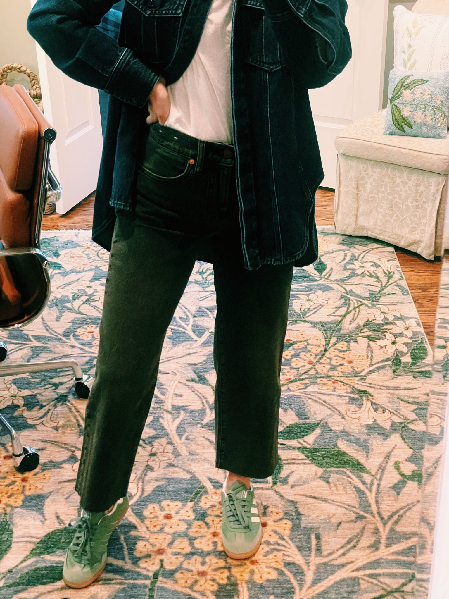 Love the wash of these jeans 

#LTKSeasonal #LTKstyletip #LTKfindsunder100