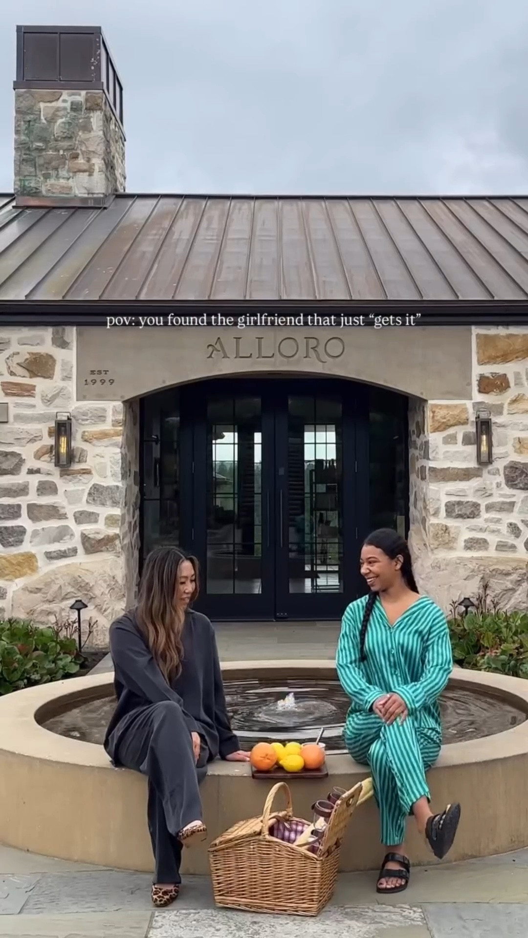 👯‍♀️yaps, brunch, taking in gratitude, talking up dreams, camera angles. Tag and send to the girlfriend that “gets it”. Use code AMANDA15 on Lunya.co for that discount 

Follow me @amandajhouston for your new bff who gets it too 💋

#pinterest #pinterestinspo #aesthetic #pinterestgirl #ａｅｓｔｈｅｔｉｃ