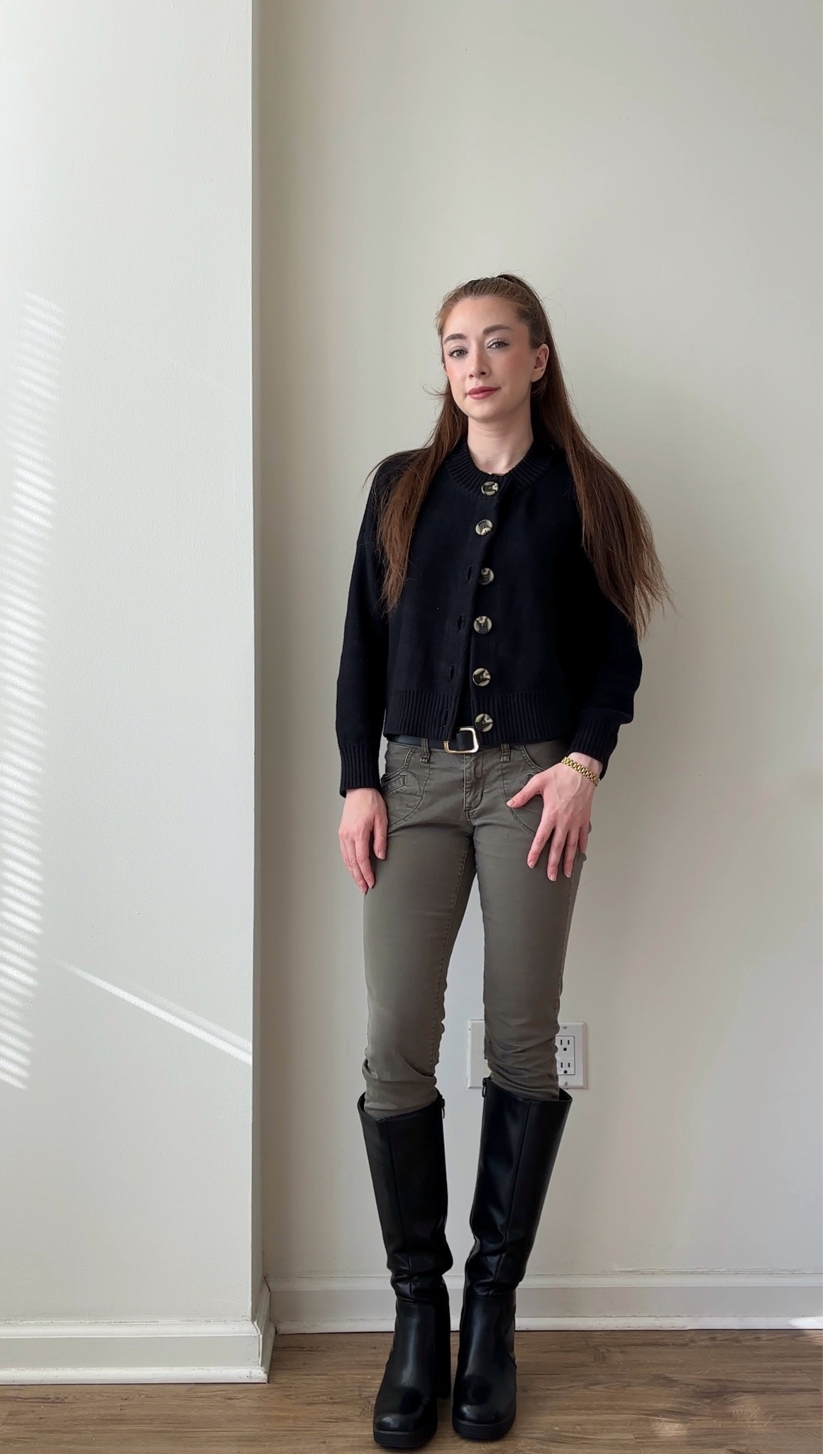 The green pants are no longer for sale. I’ve added a substitute. 