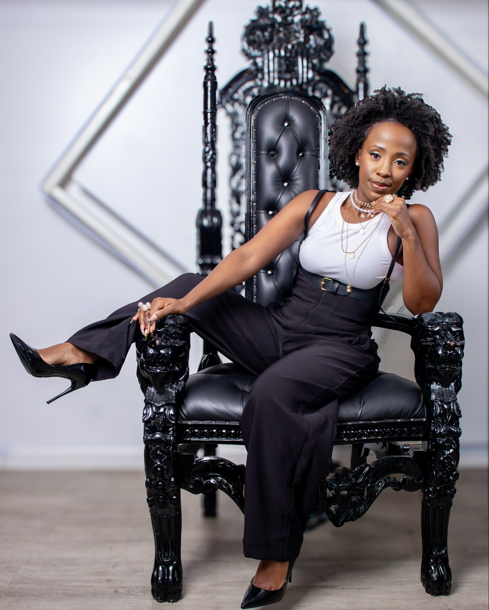 I haven’t done a 📸 shoot in forever, but I plan on getting back to doing way more shoots this year, and sharing more campaigns online.

For this shoot, I wanted 3 cohesive looks that mirrored different parts of me: whimsical, boss & creative. I love a good androgynous look, a corset-waist trouser + a harness belt is always a yes for me. 

#LTKWorkwear #LTKgrwm #LTKootd