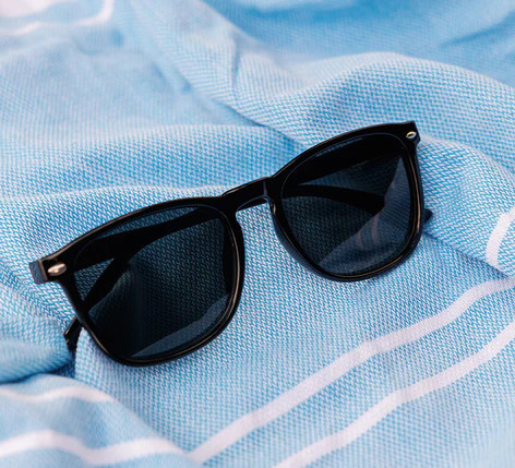 Poolside | Peepers