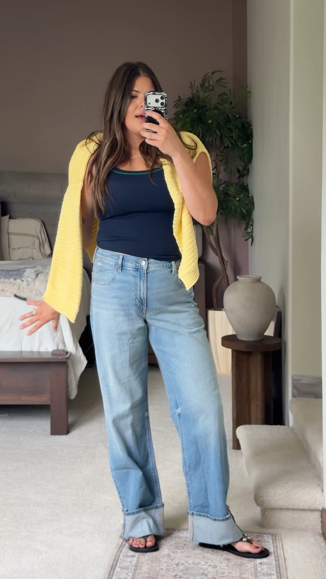 @ae jeans that actually look good on the size 14 girlies! All of them 40% off today!￼
Wearing 14 long in all of these and large in the tops 


Jeans fall 2026, wide leg jeans, midsize, size 12, size 14, mom style, curvy outfit, thick tummy approved