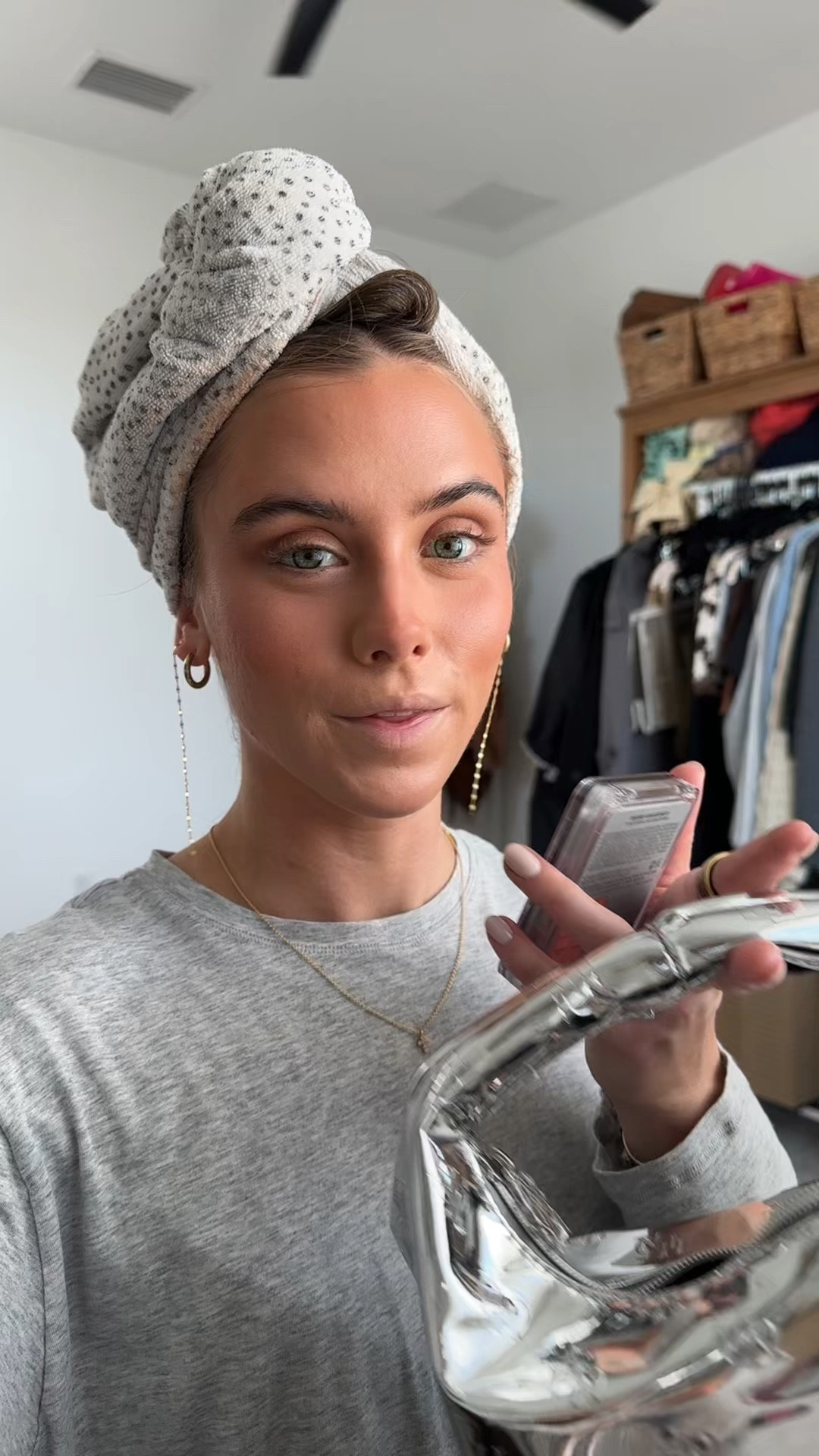 Huda Beauty BLURRING BLUSHLIGHTERS PALETTE
A dreamy blush palette featuring 3 ultra-pigmented matte shades and a radiant blushlighter for buildable, soft-focus, filtered colour

#LTKgrwm #LTKBeauty #LTKFindsUnder50