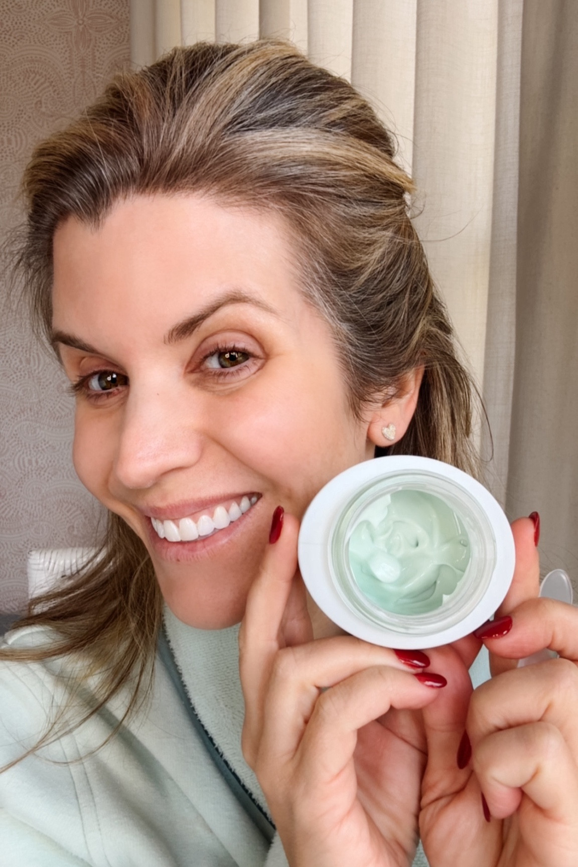 My go to @clarinsusa products are included in the @sephora Savings Event happening now! My most used skincare product (other than sunscreen) goes to Clarins Cryo Flash Mask. It’s a daily mask that I start most mornings with! Helps to tighten pores, depuff, evens the skin tone and adds a little glow. 

Instant Eyelift is my eye cream that I use daily, which helps to reduce darkness and puffiness and sits perfectly under makeup.  

The mew and  improved Double Serum is helps to smooth the complexion, boots radiance, tighten pores and evens the skin tone!  It packs a little glow and should be used day and night. In the AM you’ll apply the Double Serum before sunscreen.

PS: If you haven’t already, join Sephora’s Beauty Insider program to unlock exclusive perks with your purchases!


#LTKBeauty #LTKSaleAlert #LTKOver40