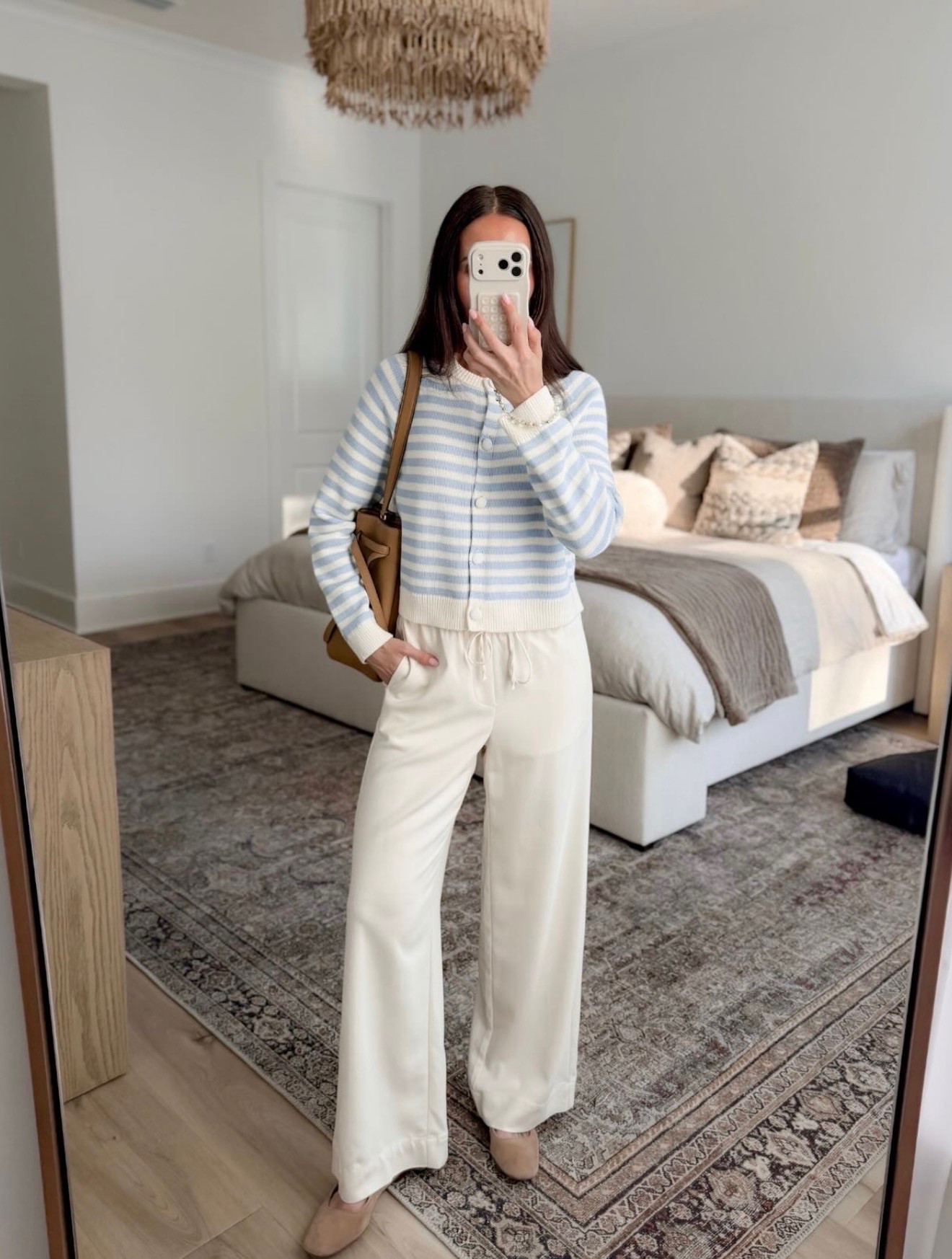 Spring blouse comfortable white pants outfit of the day women's fashion light blue tops Annabrstyle 

#LTKmomlife #LTKootd #LTKSeasonal