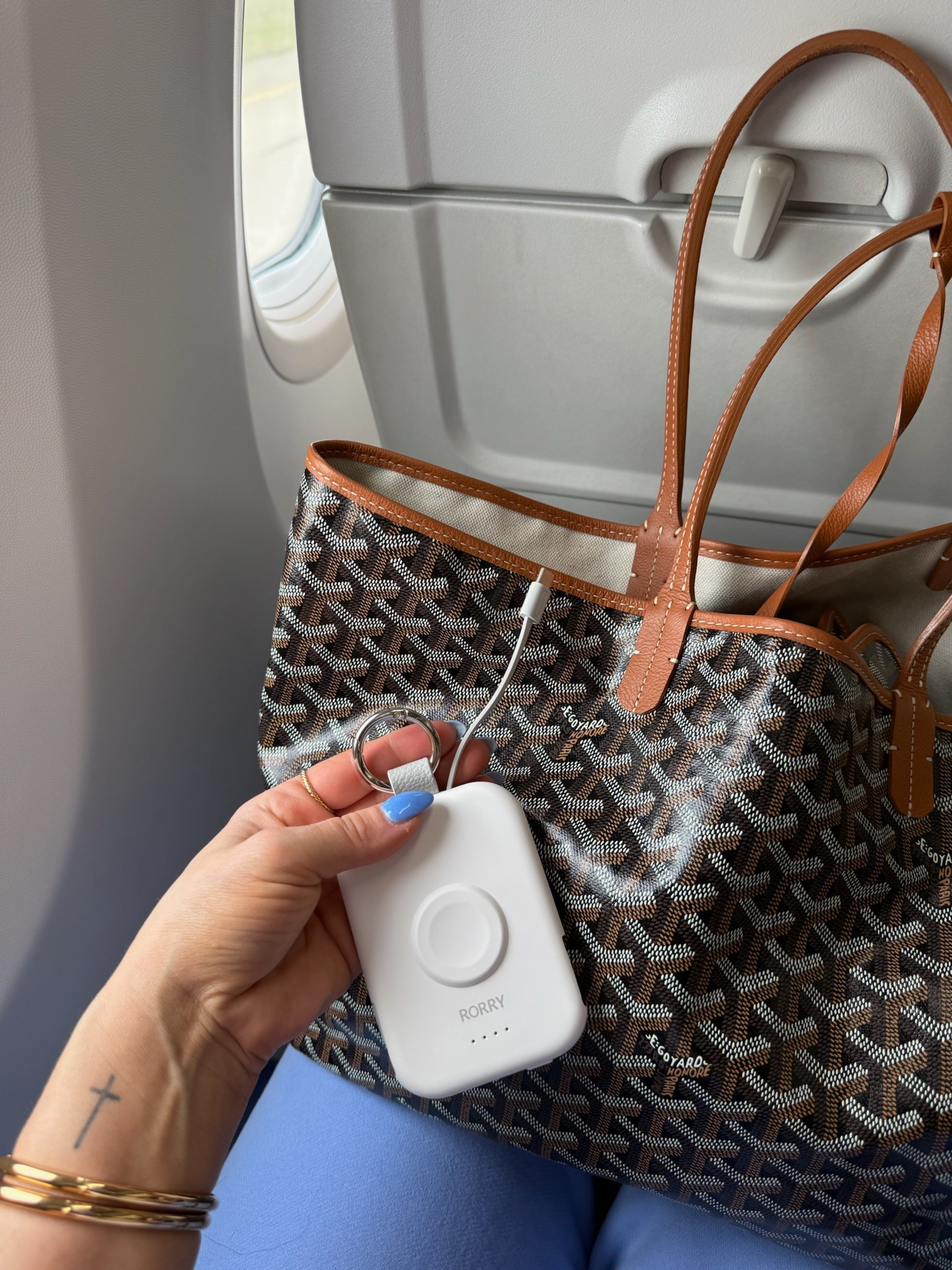 Airport travel essentials!! 

Travel 
Headphones 
Portable charger 
Amazon travel 
Amazon finds 

#LTKTravel #LTKStyleTip #LTKFindsUnder50