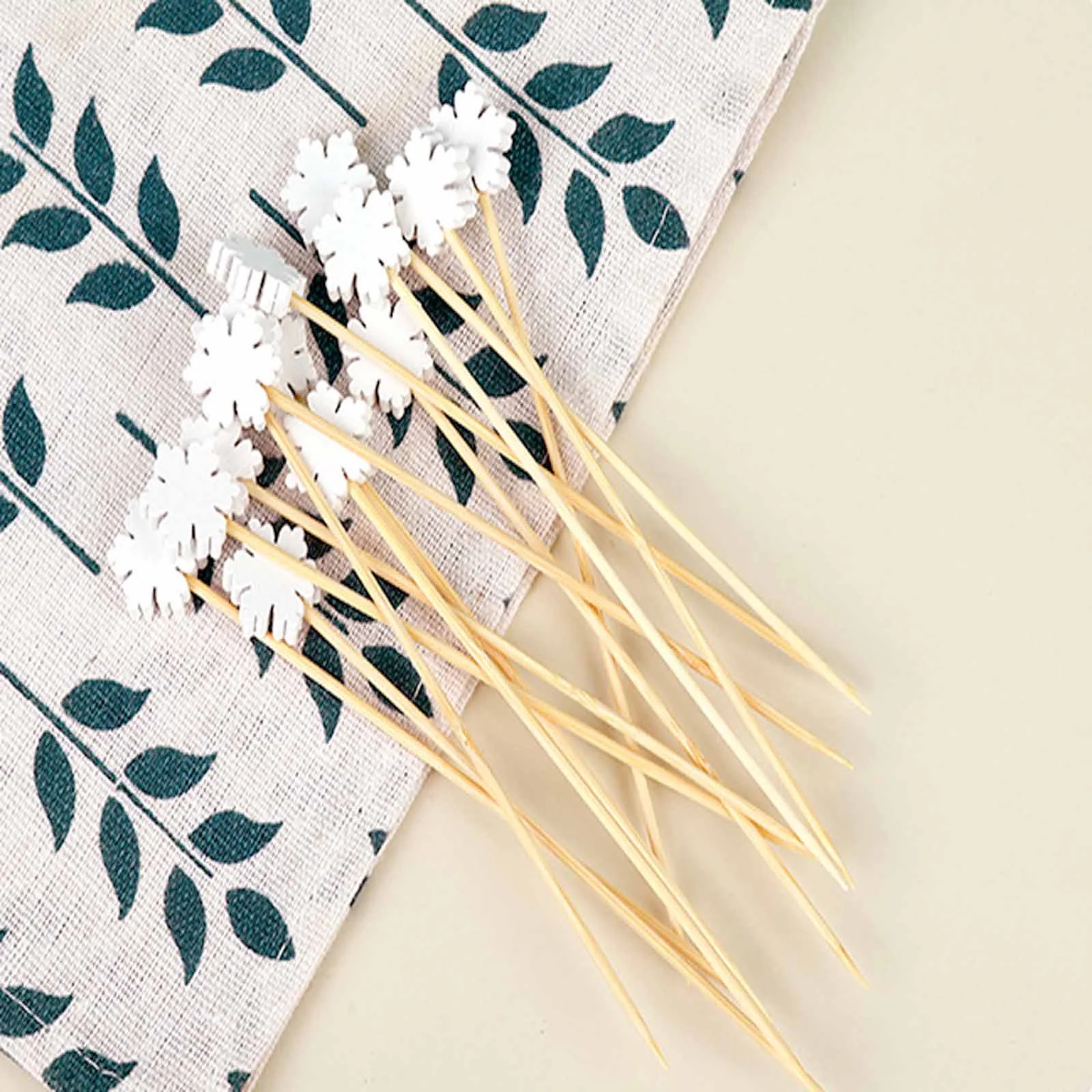 Wadada 50 PCS Christmas Snowflake Cocktail Picks Xmas Bamboo Toothpicks Holiday Cake Topper Pick ... | Walmart (US)