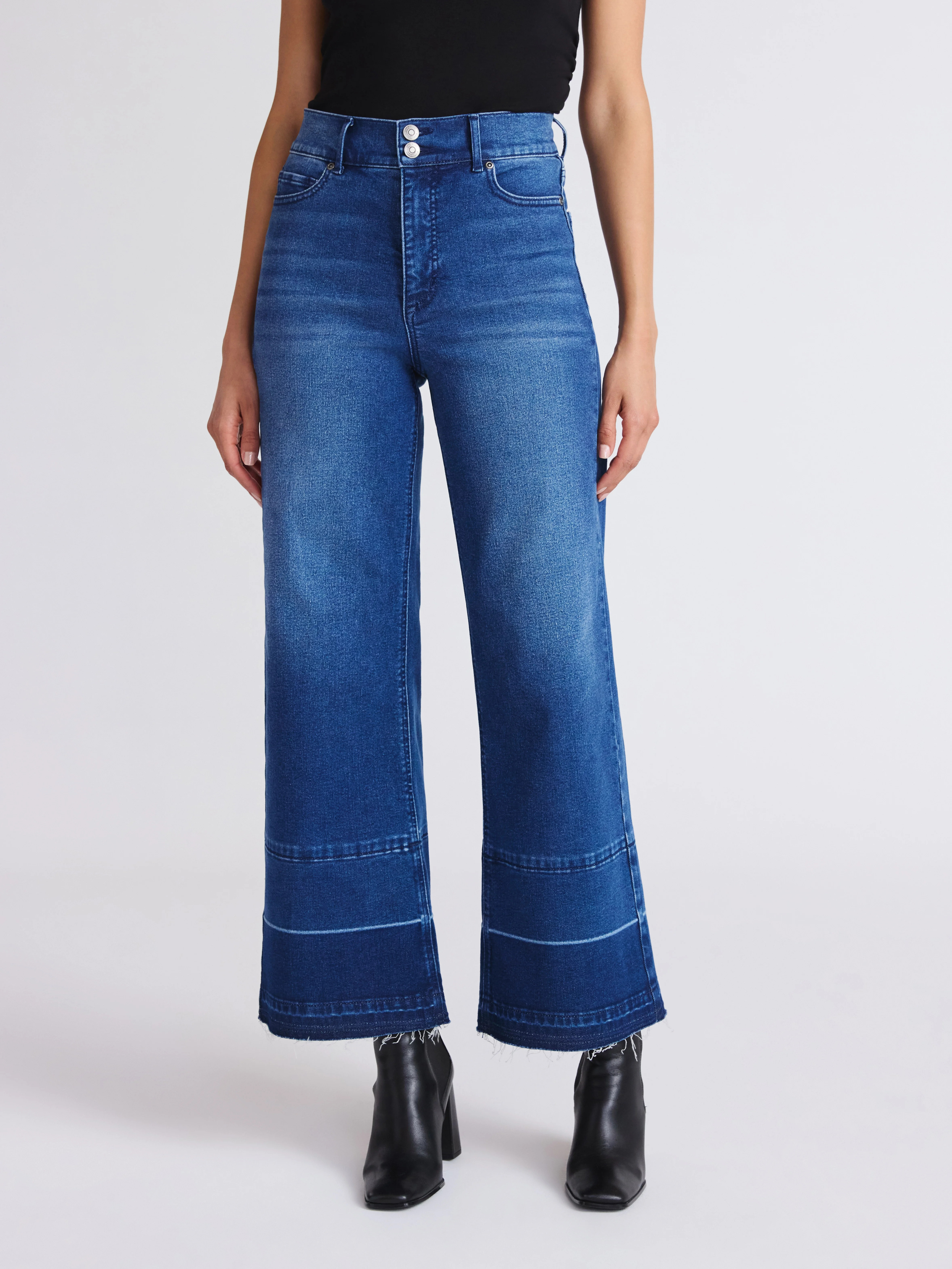 Sofia by Sofia Vergara Women's Margot Wide Crop Super High Rise Jeans, 27" Inseam, Sizes 0-20 | Walmart (US)