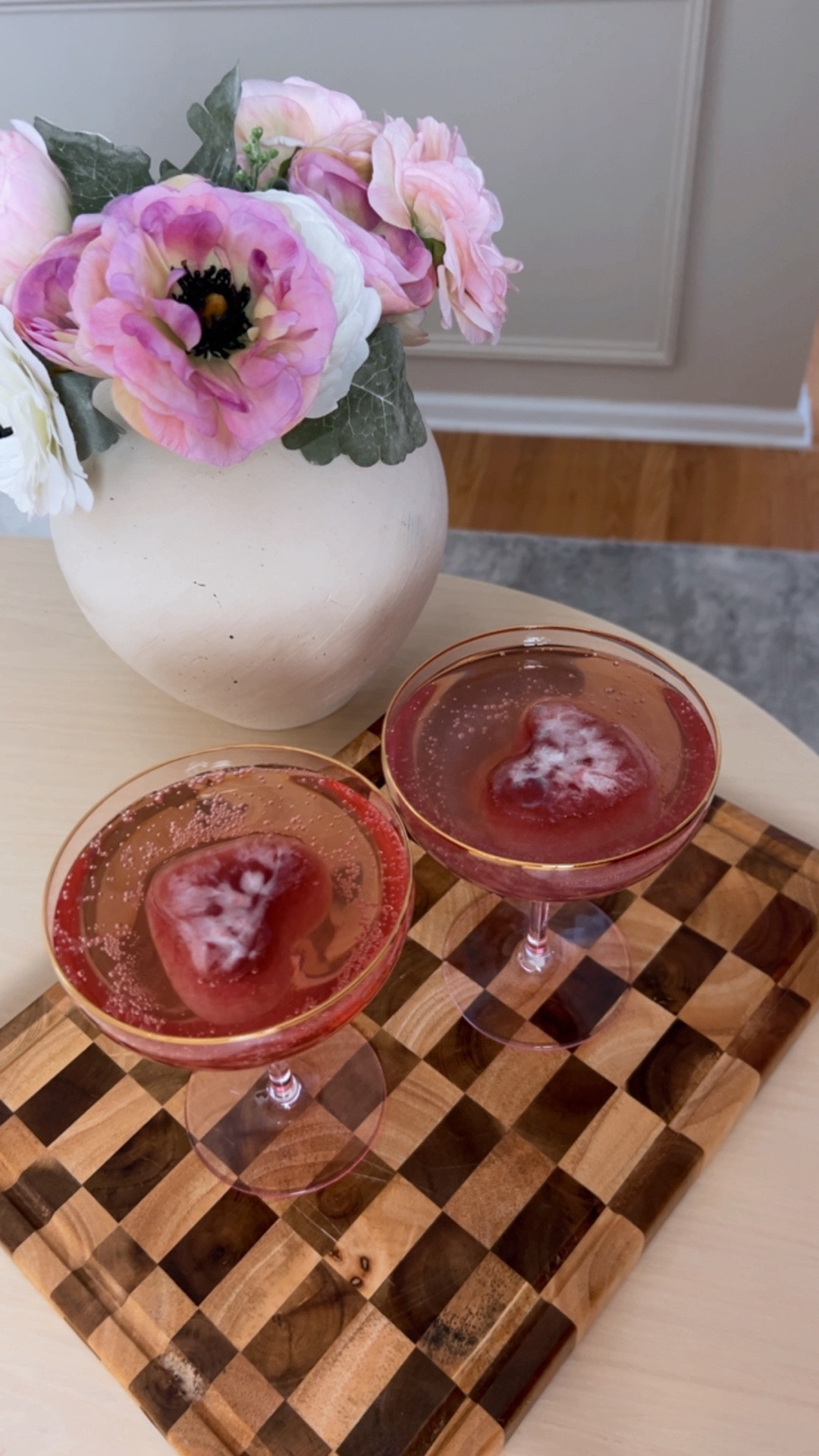 VALENTINES MOCKTAIL🍹🩷A cute drink for Galentines day, brunch, or any hosting event. I froze cranberry juice and added some edible glitter overnight, and topped it with sparkling water for the cutest mocktail.



#LTKSeasonal #LTKHome #LTKValentine
