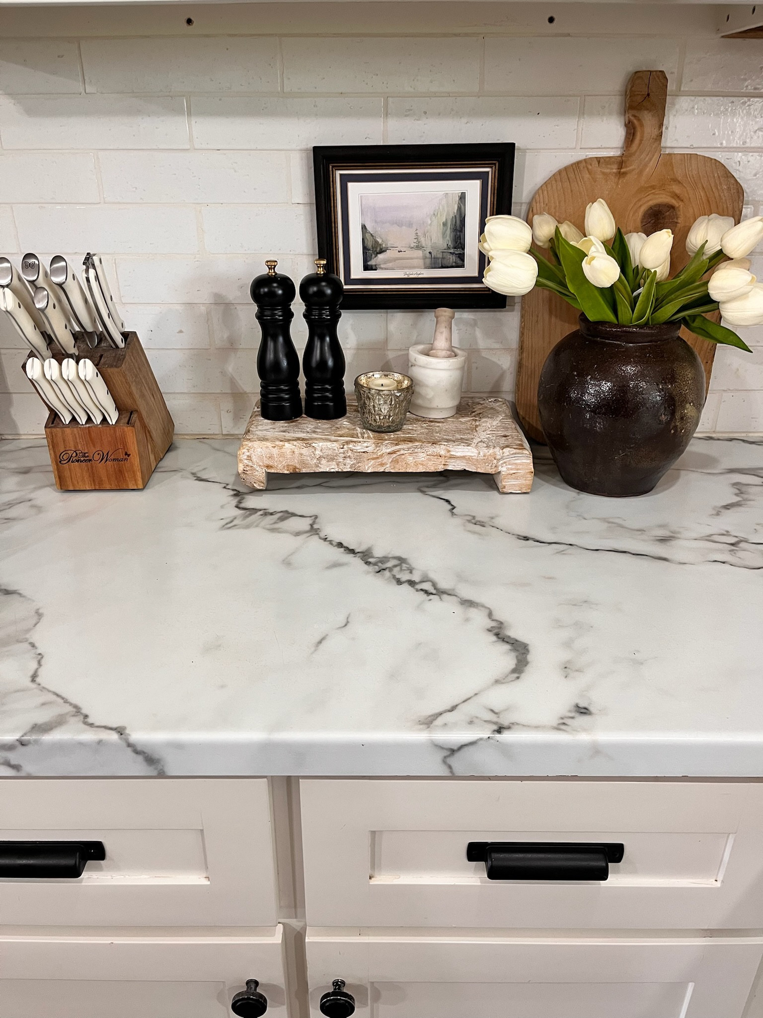 Elevated Kitchen Decor

Tulips  faux florals  kitchen inspo  kitchen decor  vases cutting board  knife holder  marble counters  marble kitchen  elevated home  home finds   VintagePickin  

#LTKHome #LTKStyleTip