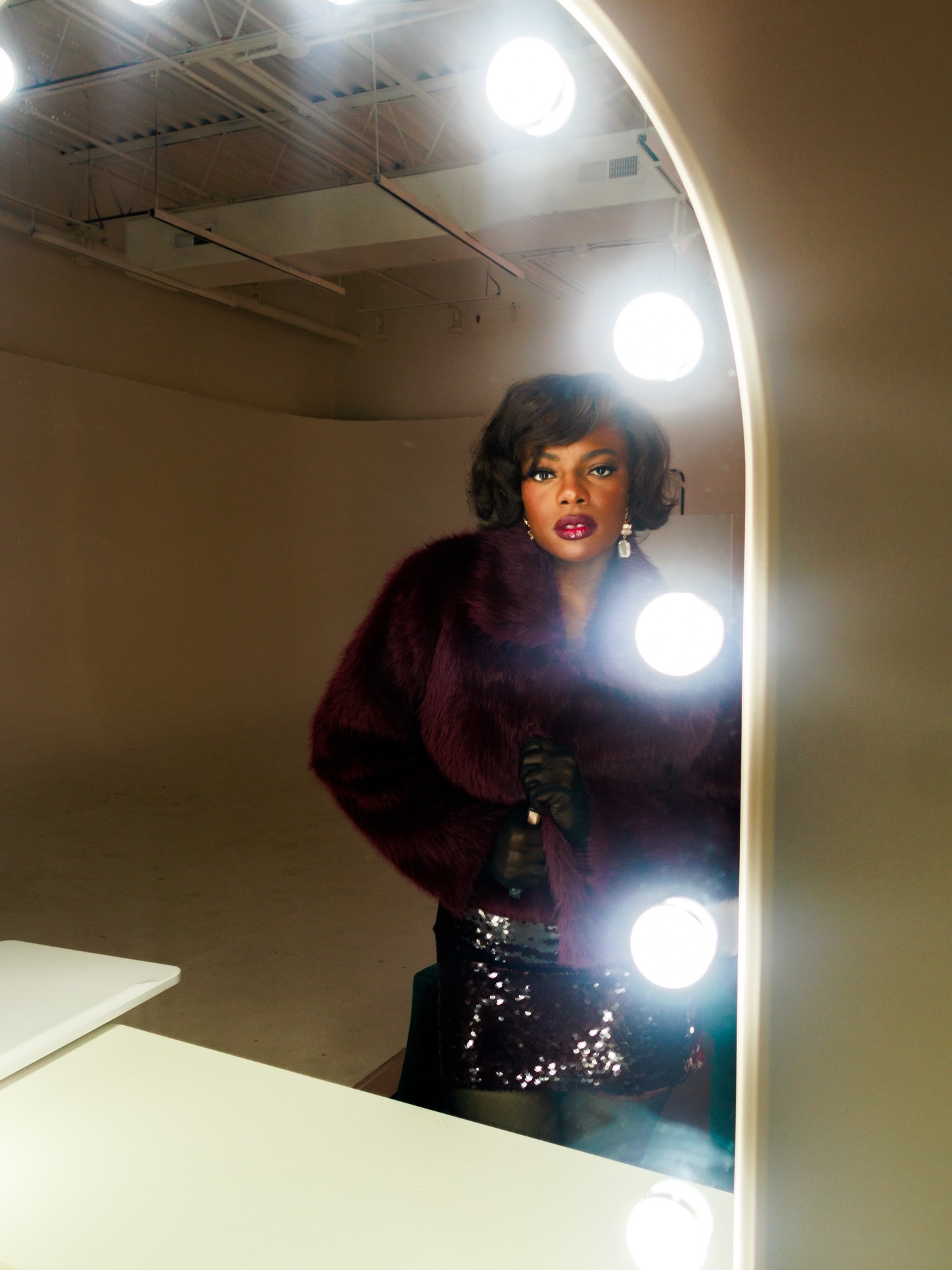 2026 is feeling like me season ✨ wishing you a prosperous and fabulous year. it’s only up from here 🖤

Photographer/Video @daydaytupac 
Studio @studio.hour 
Coat; @walmartstyle 
Skirt: @lulus 
Lip: @thelipbar