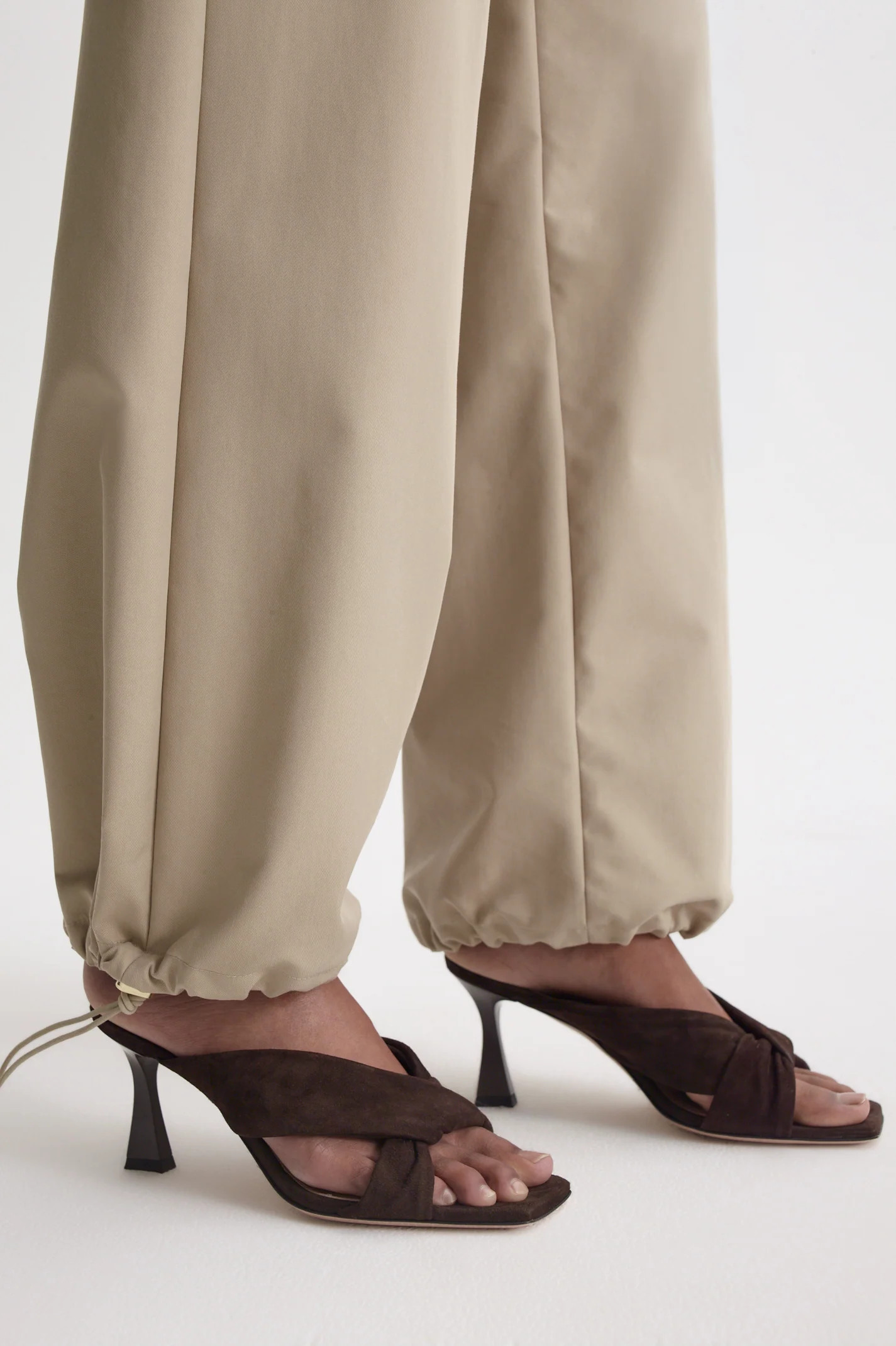 SUEDE TWIST MULE 8 - DARK.CHOCOLATE - Scanlan Theodore | Scanlan Theodore AU