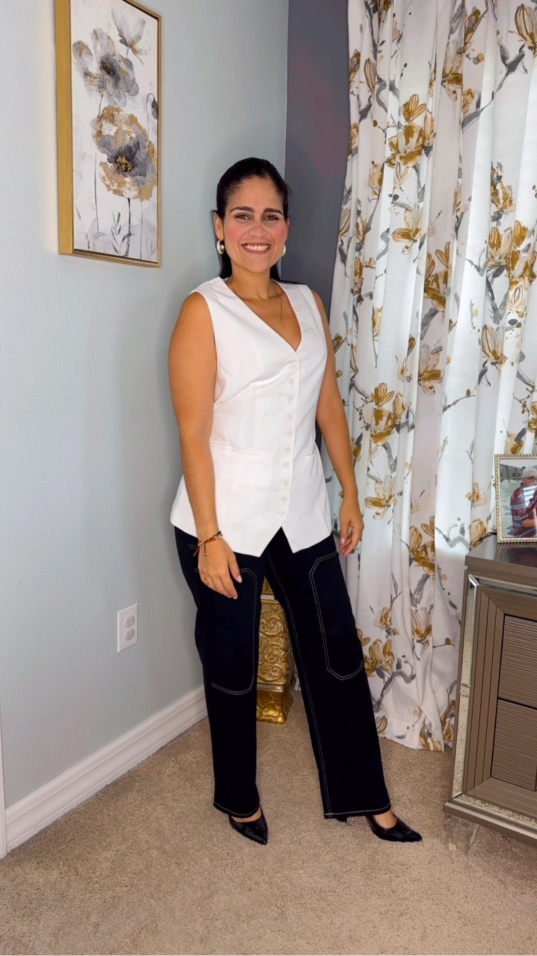 ✨ ¡Este chaleco entallado de Cicy Bell que encontré en Amazon es un básico perfecto para el verano! 🤍 El cuello en V y los botones frontales le dan un estilo pulido y chic, mientras que el diseño sin mangas lo hace fresco y cómodo — ideal para la oficina o para elevar un look casual ☀️💼

Lo combiné con pantalones de tiro alto y tacones, y el outfit se transformó al instante. ¿Te pondrías este look?👇

#AmazonFinds #GRWM #EstiloOficina #ChalecoCicyBell #ModaDeVerano #RopaDeTrabajo #ChicYSimple #OOTD #EstiloMinimalista #BossLook #CasualChic #ReelDeModa
—————-

✨ This Cicy Bell tailored vest I found on Amazon is a total summer staple! 🤍 The V-neck and button-down design give it that polished, chic vibe, while the sleeveless cut keeps it cool and comfy — perfect for the office or dressing up your casual looks ☀️💼

I styled it with high-waisted trousers and heels, and it instantly elevated the outfit. Would you wear this look?👇

#AmazonFinds #GRWM #OfficeStyle #CicyBellVest #SummerFashion #WomensWorkwear #ChicAndSimple #OOTD #MinimalStyle #BossLook #CasualChic #ReelStyle

#LTKSaleAlert #LTKU #LTKSeasonal