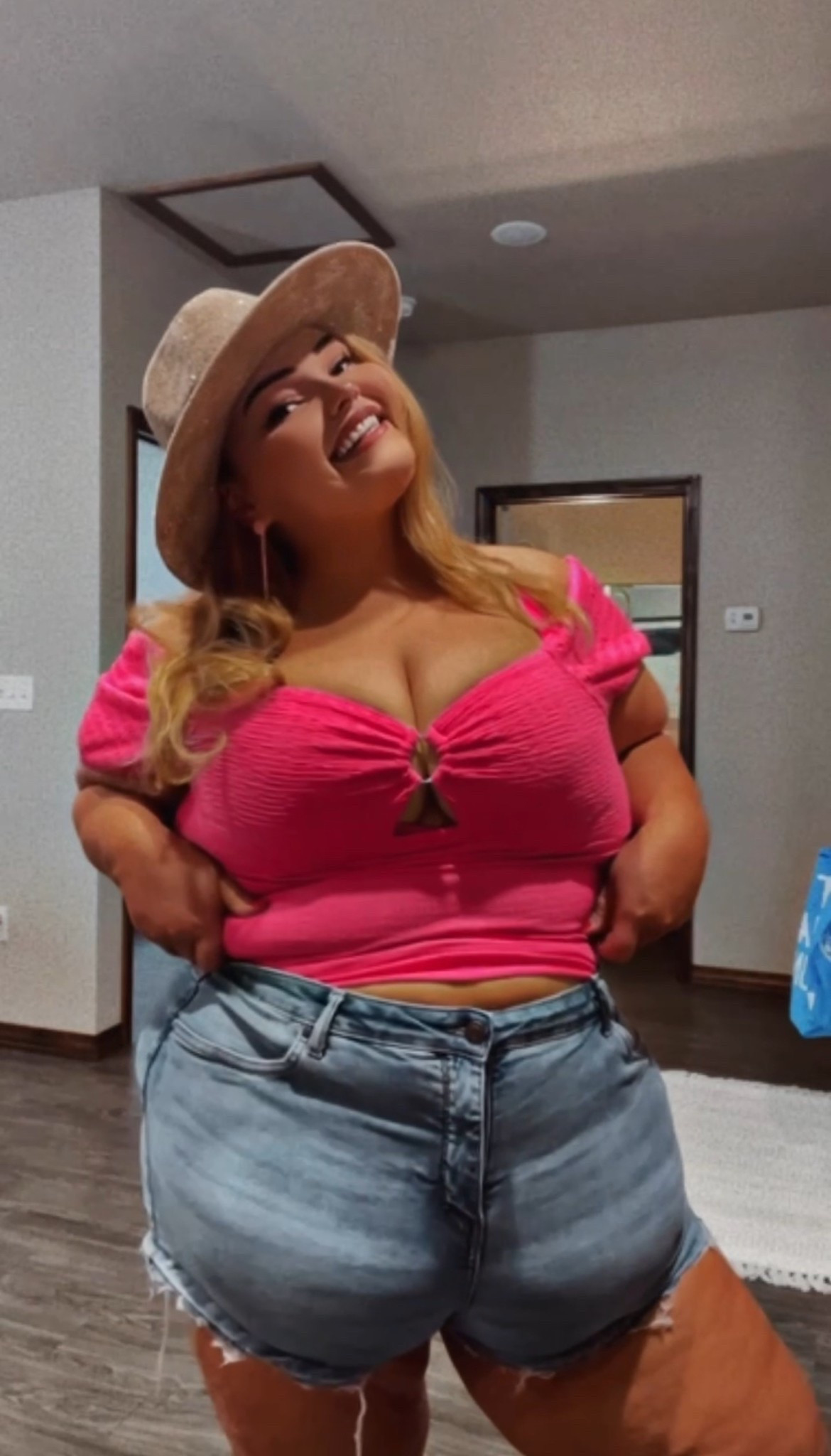 Wild & Free 🩷🤠

#LTKWatchNow #LTKSpringSale #LTKPlusSize