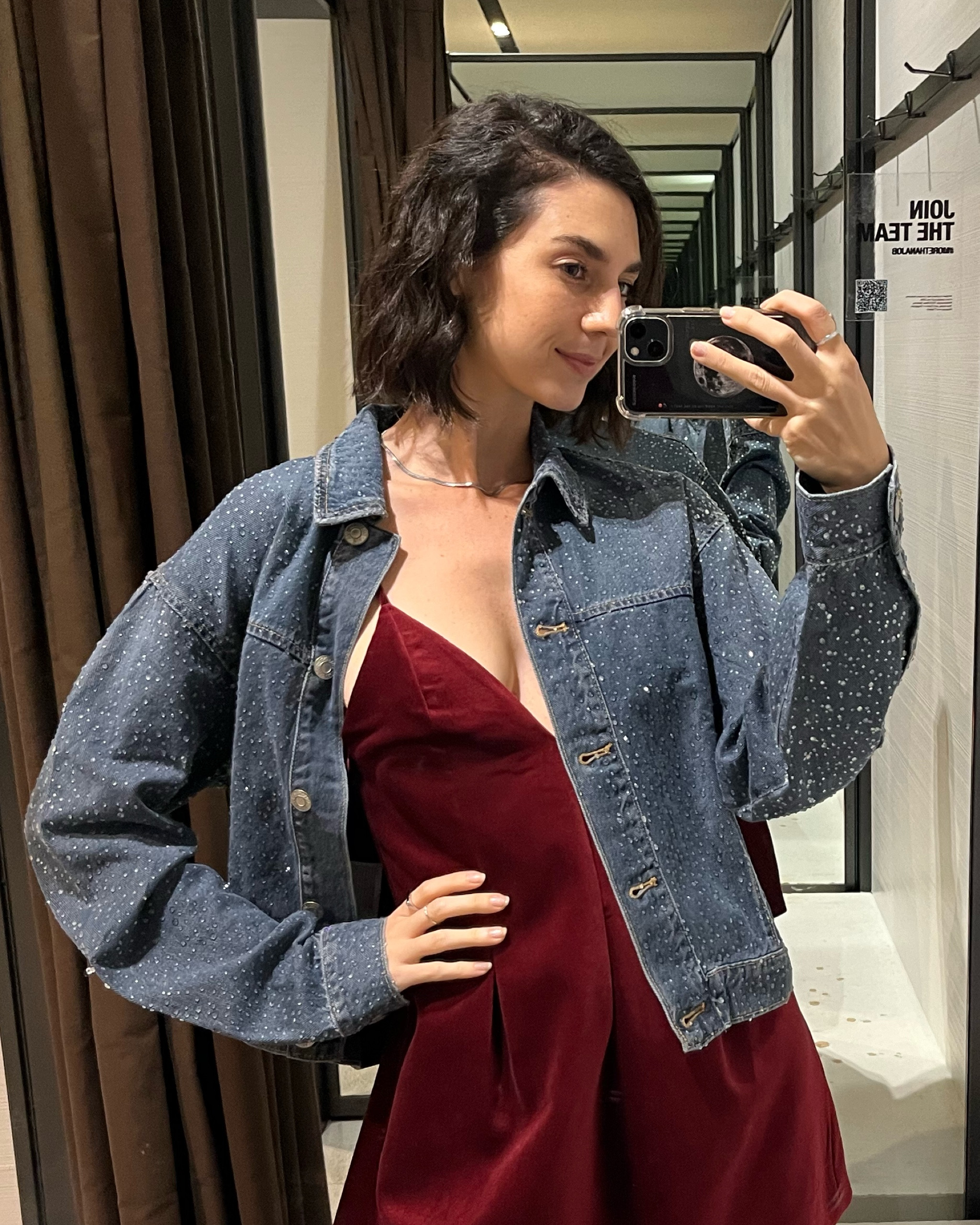 tem peça  mais versátil que jaqueta jeans? Fica lindo usar como terceira peça, aerolook ou para o dia a dia, essa da foto é da ZARA, o provador completo está lá no canal. Mas querem ver peças parecidas? Linkei tudo aqui! 💓

#LTKdicadeestilo #LTKbrasil #LTKsummer