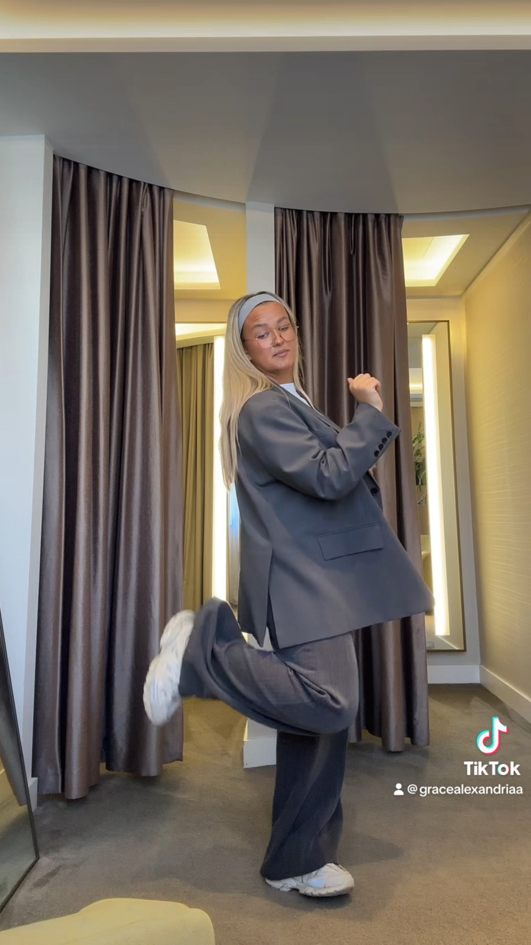 OOTD 🪩 The Frankie Shop blazer + white tee + grey trousers + Balenciaga tracks

#LTKSeasonal #LTKeurope #LTKVideo