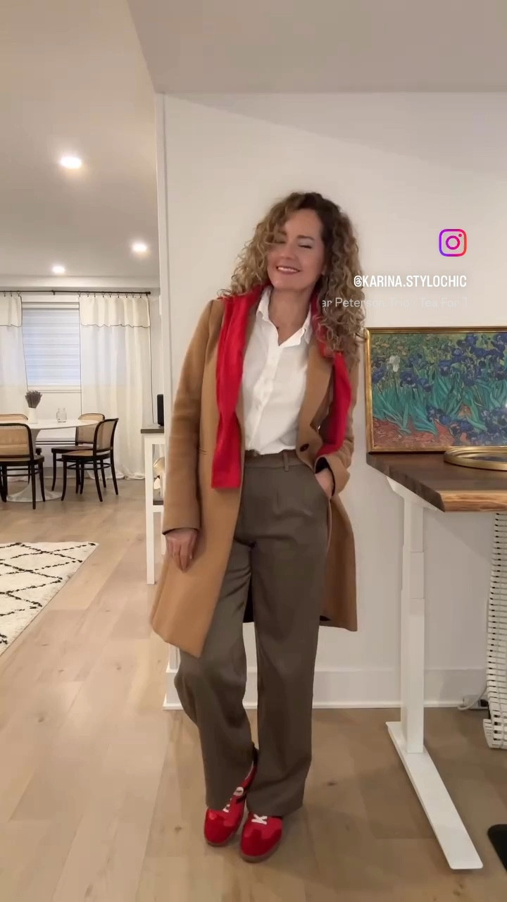 Detalles rojos que transforman un outfit neutro 

#LTKcanada #LTKwinter #LTKstyletip