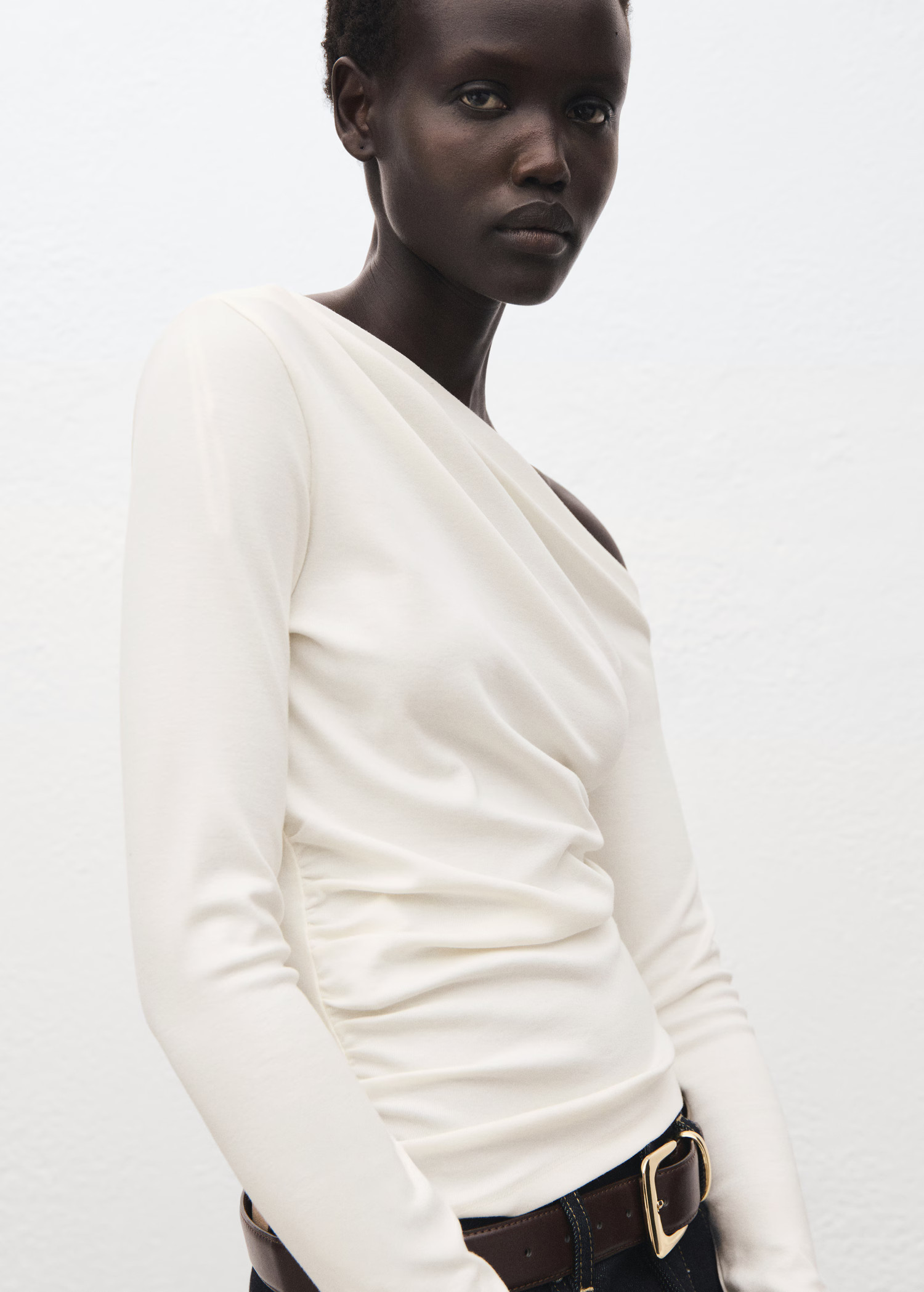 Long-sleeved t-shirt with asymmetrical neckline | Mango (US/MX/AU)