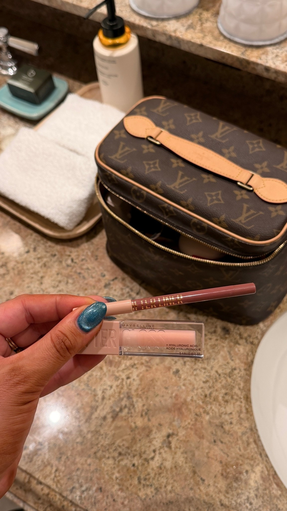 My lip combo of the night 💄

#LTKBeauty #LTKSeasonal #LTKootd