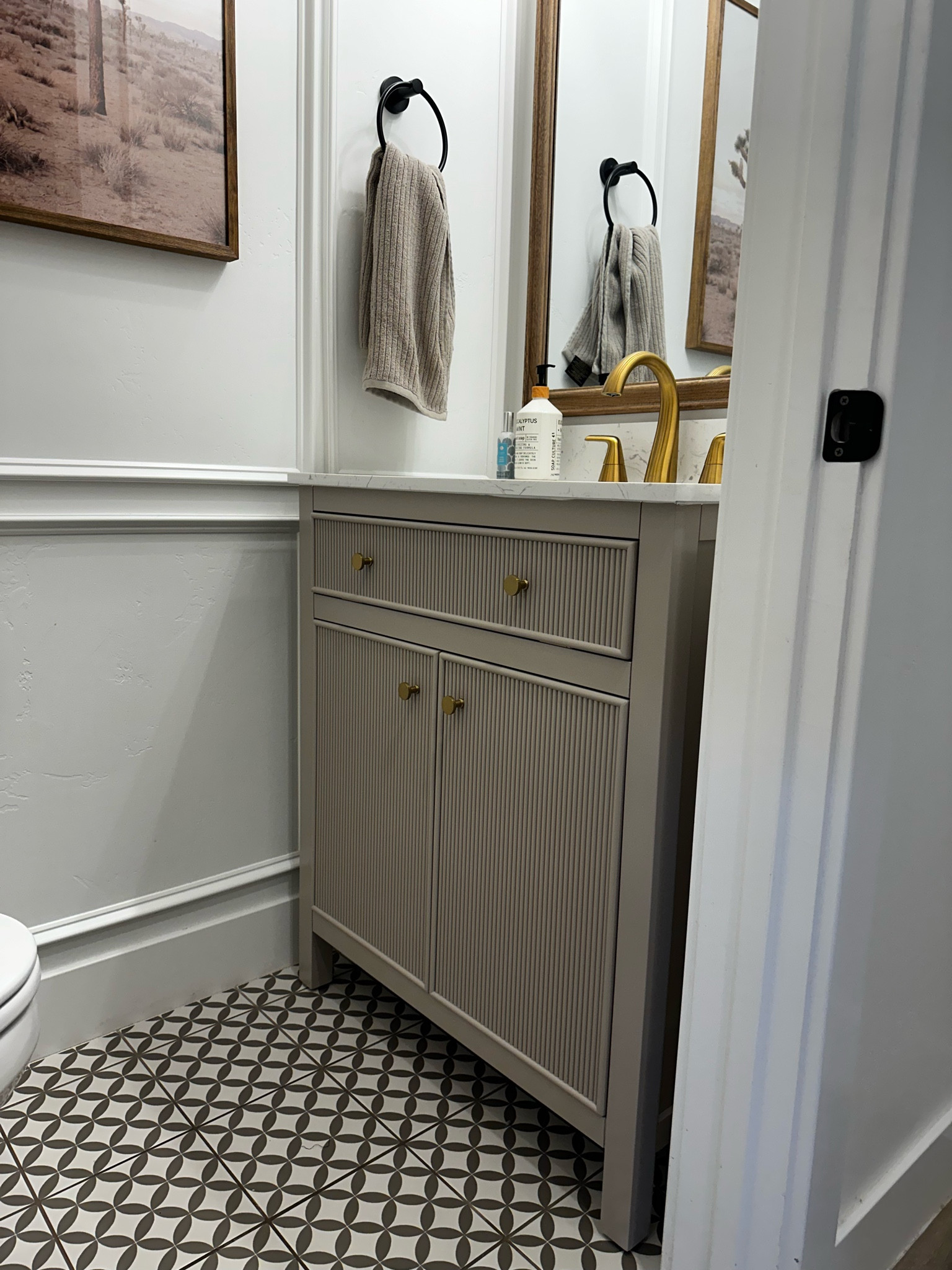  New vanity for the powder room!! Under $500 for the whole replacement!
@lowes
#homeimprovement
#bathroomvanity