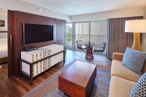 Hilton Grand Vacations Club Hokulani Waikiki Honolulu | Expedia (US)