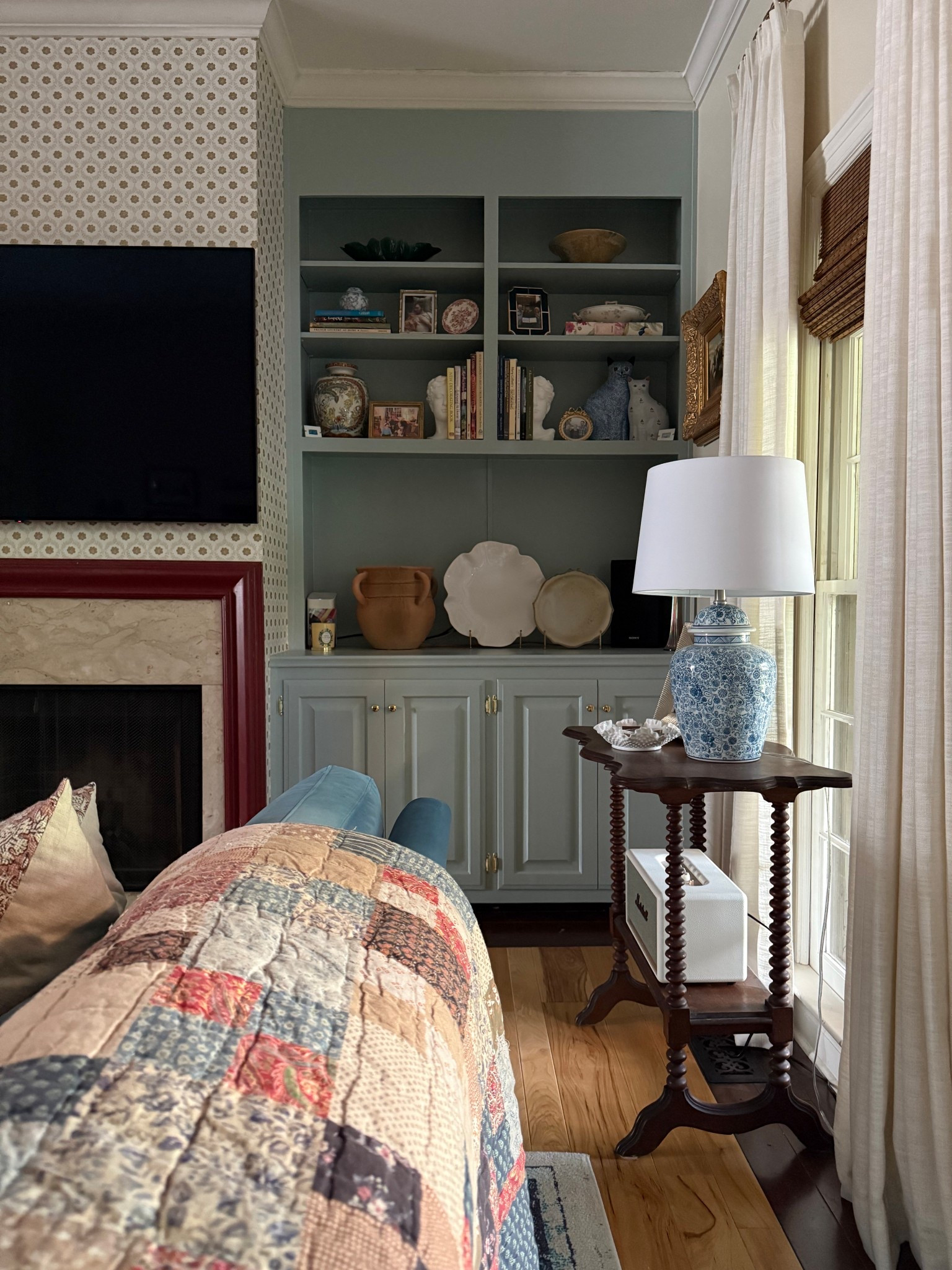 Living room views 🩵

#HomeDecor #LivingRoomInspo #LivingRoomDecor #LivingRoomFurniture #InteriorDecor #HomeAccents 

#LTKHome #LTKFamily #LTKFindsUnder100
