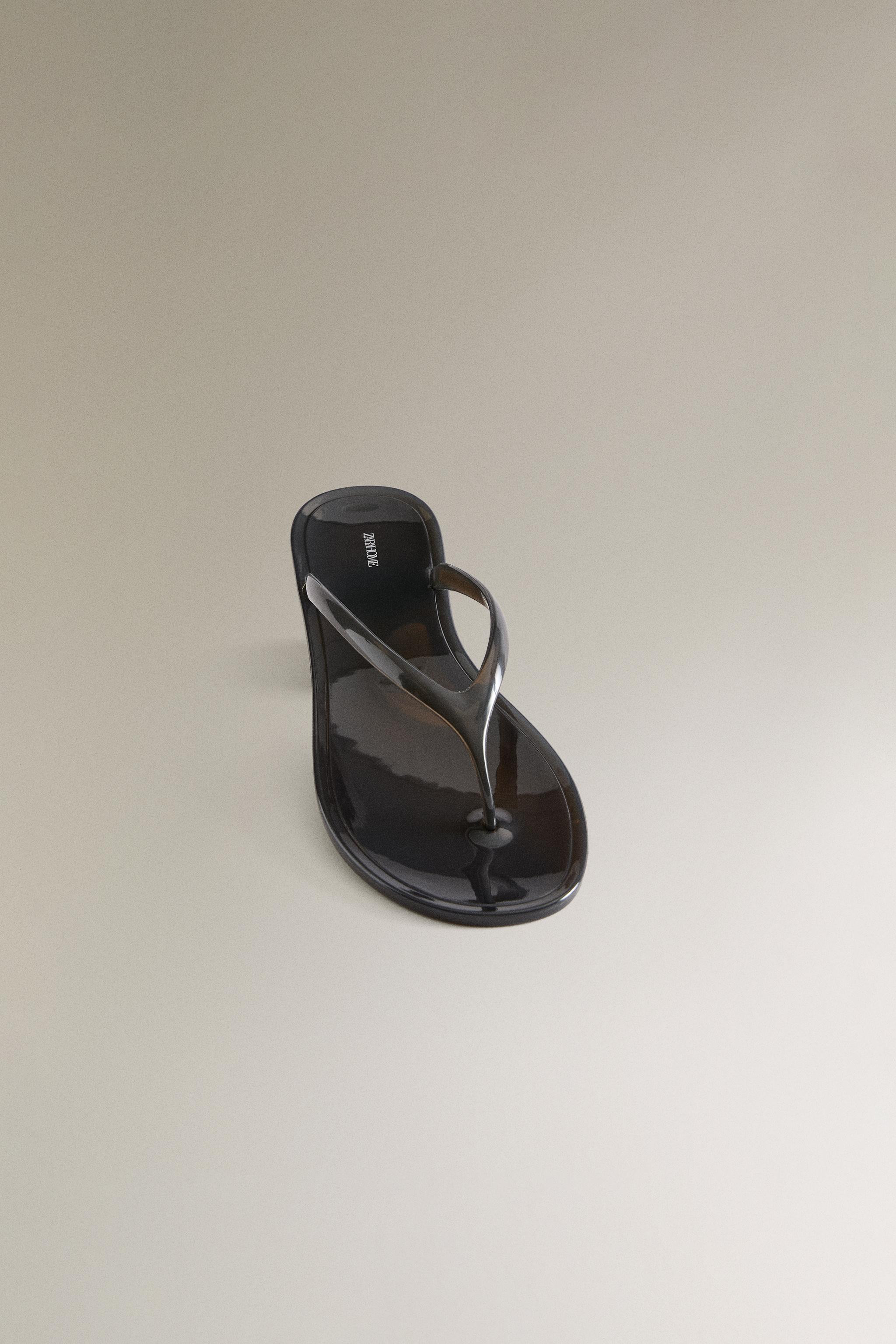 Flat jelly-effect sandals featuring straps with toe divider. | Zara UK