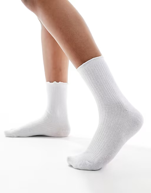 Vero Moda - Chaussettes pailletées côtelées avec bords à volants - Blanc | ASOS (Global)
