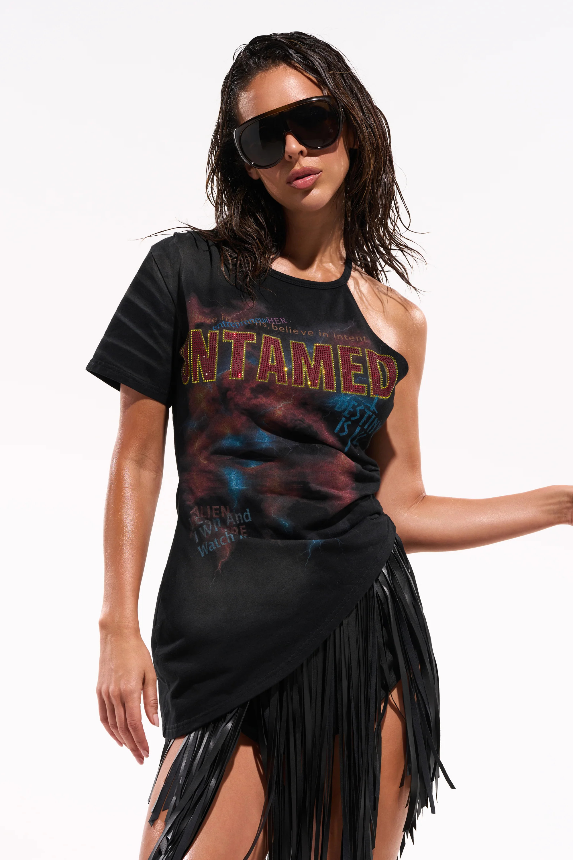 UNTAMED SINGLE SLEEVE ASYMMETRICAL TEE | AKIRA