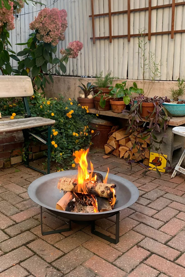 Sunnydaze Decor Cast Iron Fire Pit | Urban Outfitters (US and RoW)