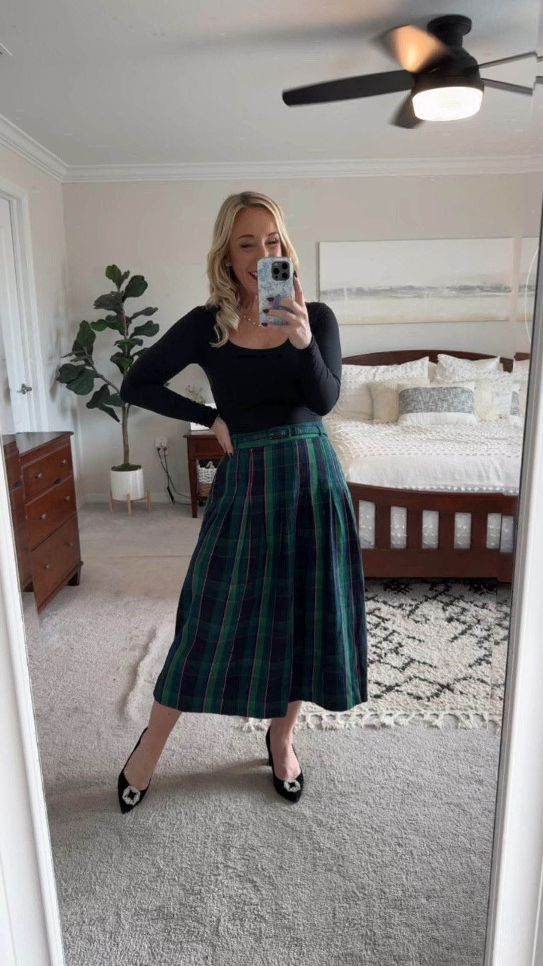 Holiday midi skirt outfits:
• Black shirt - size small // plaid skirt - size XS. 
XS. 

#LTKWatchNow #LTKHoliday #LTKSeasonal