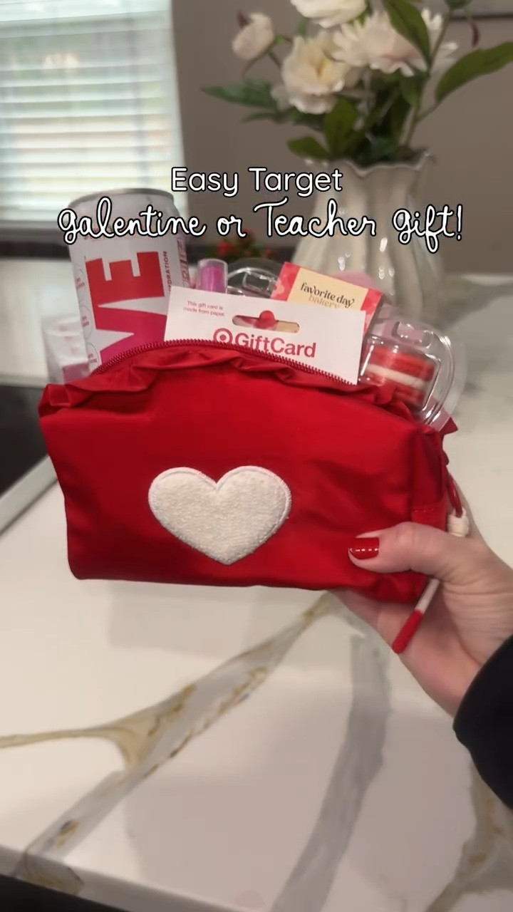 Still looking for a Valentine, teacher or Galentine gift?! This adorable ruffle pouch makes the perfect bag for a sweet gift using these delicious macarons from Target and @drink.love ! The Be Love Berry Bliss 4-Pack is only $7.99 for a limited time at Target! #drinklovepartner

Perfect for stocking up on feel-good drinks- don’t miss this promo through Feb 18th. 🛒✨ And if you want the links to this gift, comment “Love”. 💘

#TargetFinds #BerryBliss #DrinkFinds #TargetDeals HealthySips