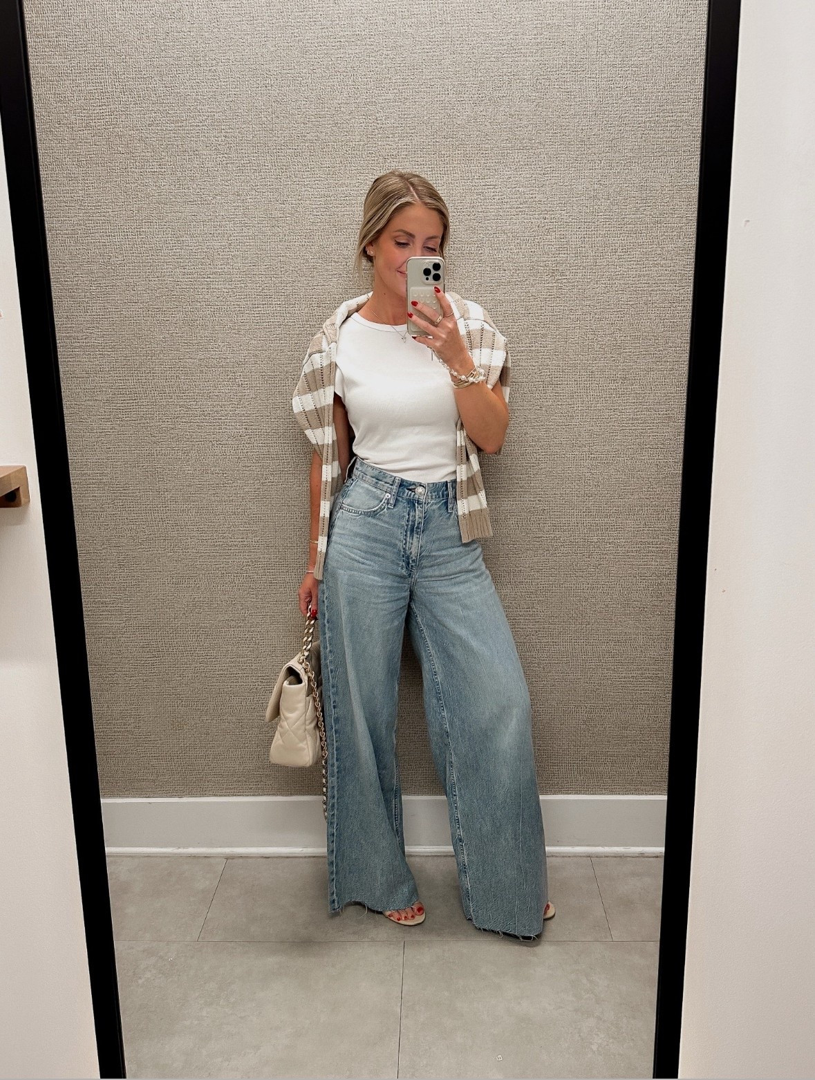 Small Target sweater / XS tee / 24 jeans (I sized down one size!) / Added my Amazon phone case, sticky grippy and beaded wrist strap ❤️



#LTKFindsUnder50 #LTKStyleTip #LTKSeasonal