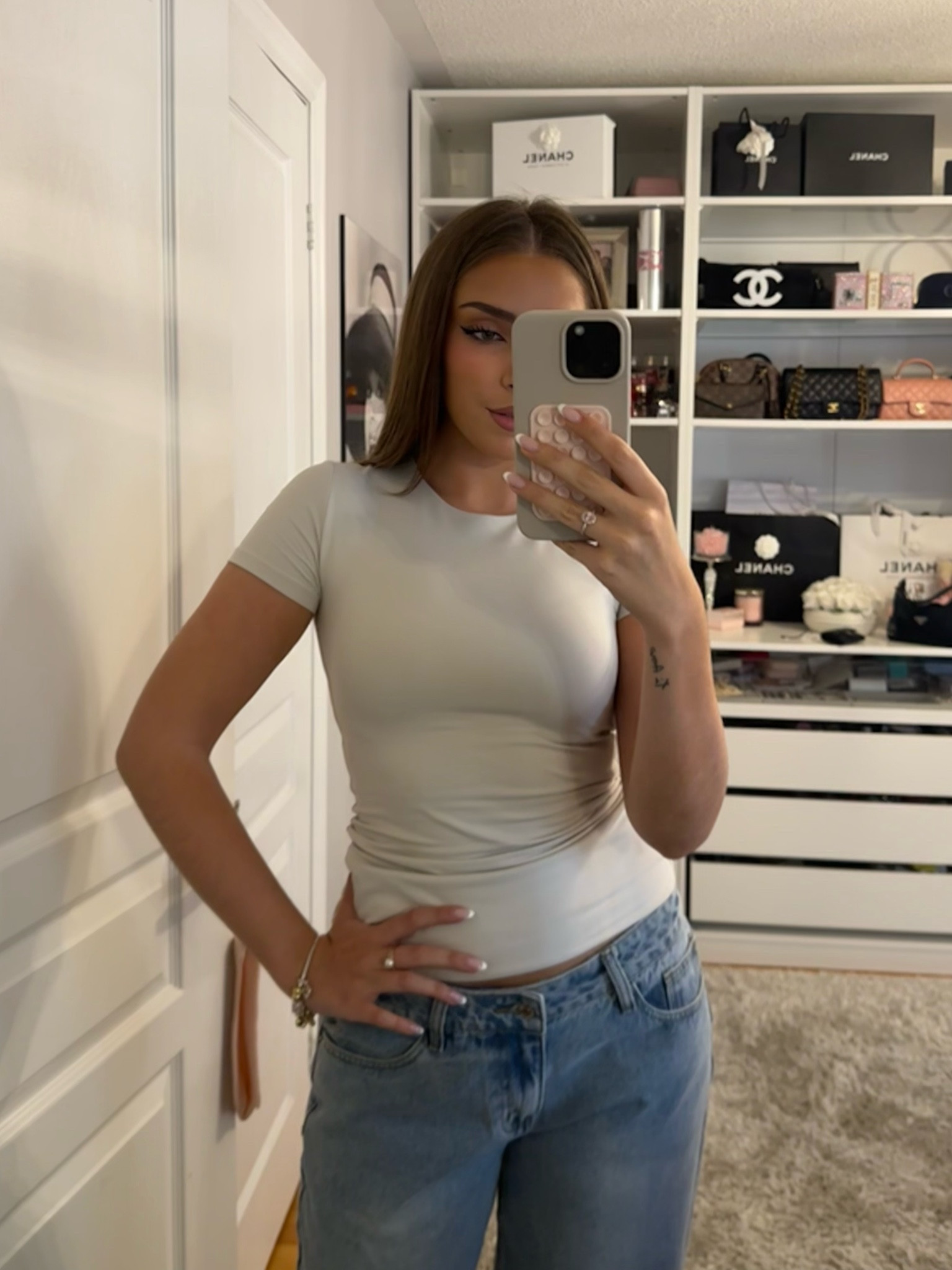 Aritzia contour t shirt

#LTKStyleTip #LTKBeauty