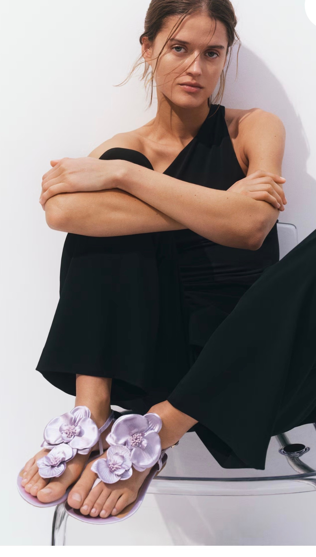 APPLIQUÉD STRAPPY SANDALS

Strappy sandals with large floral appliqués over foot. Narrow toe post, and a narrow, adjustable heel strap with an oval metal buckle

#LTKWorkwear #LTKSeasonal #LTKTravel