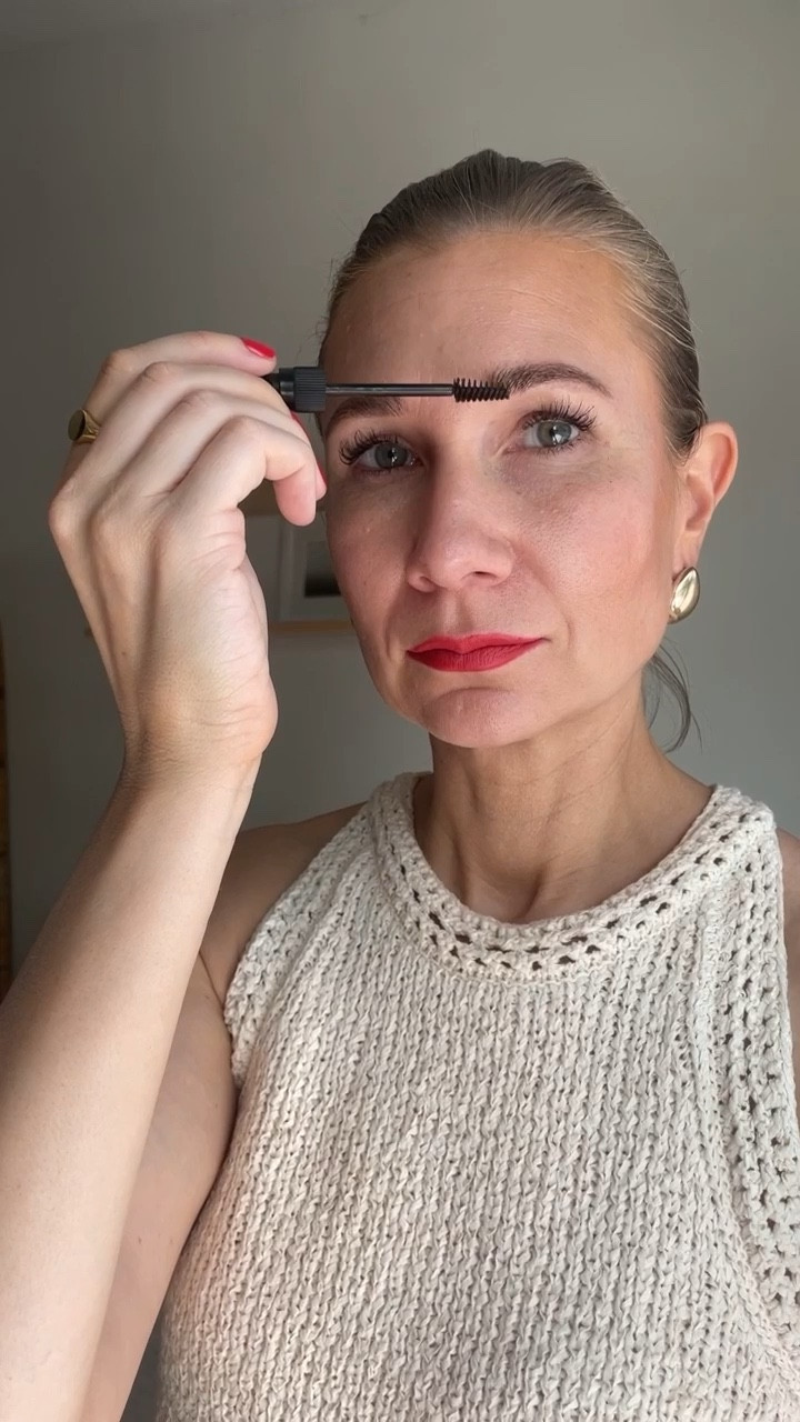 #ad You guys I’ve become such a huge fan of @Revitalashcosmetics that their products have now become a part of my morning and evening routines. I use the eyebrow gel in the morning to fluff up my brows - it’s a great formula that nourishes while it adds a bit of extra color and volume but it’s not goopy at all and it doesn’t make your brows crunchy or stiff either. #revitalashcosmetics 

#LTKbeauty