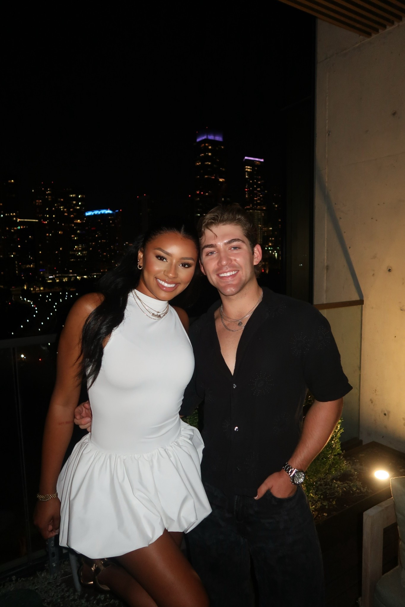 Girls Night Out Outfit! 🍸 Wearing a bubble white dress made for summer nights, rooftop bars, and happy hour !


 #WhiteDress #BubbleDress #GirlsNightOut #HappyHourOutfit #SummerStyle #RooftopVibes #CocktailLook #EspressoMartini #GoingOutLook #ChicAndSimple #MiniBagStyle #StrappyHeels #OOTN #WhatToWear #WeekendOutfit #NightOutStyle #SummerFits 
