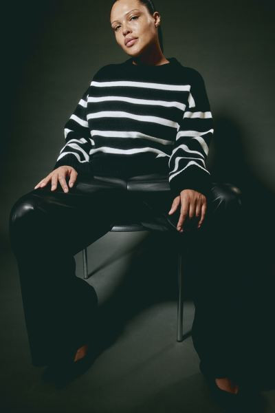 Loose Fit Sweater - Round neck - Long sleeve - Black/Stripe - Ladies | H&M AU | H&M (AU)