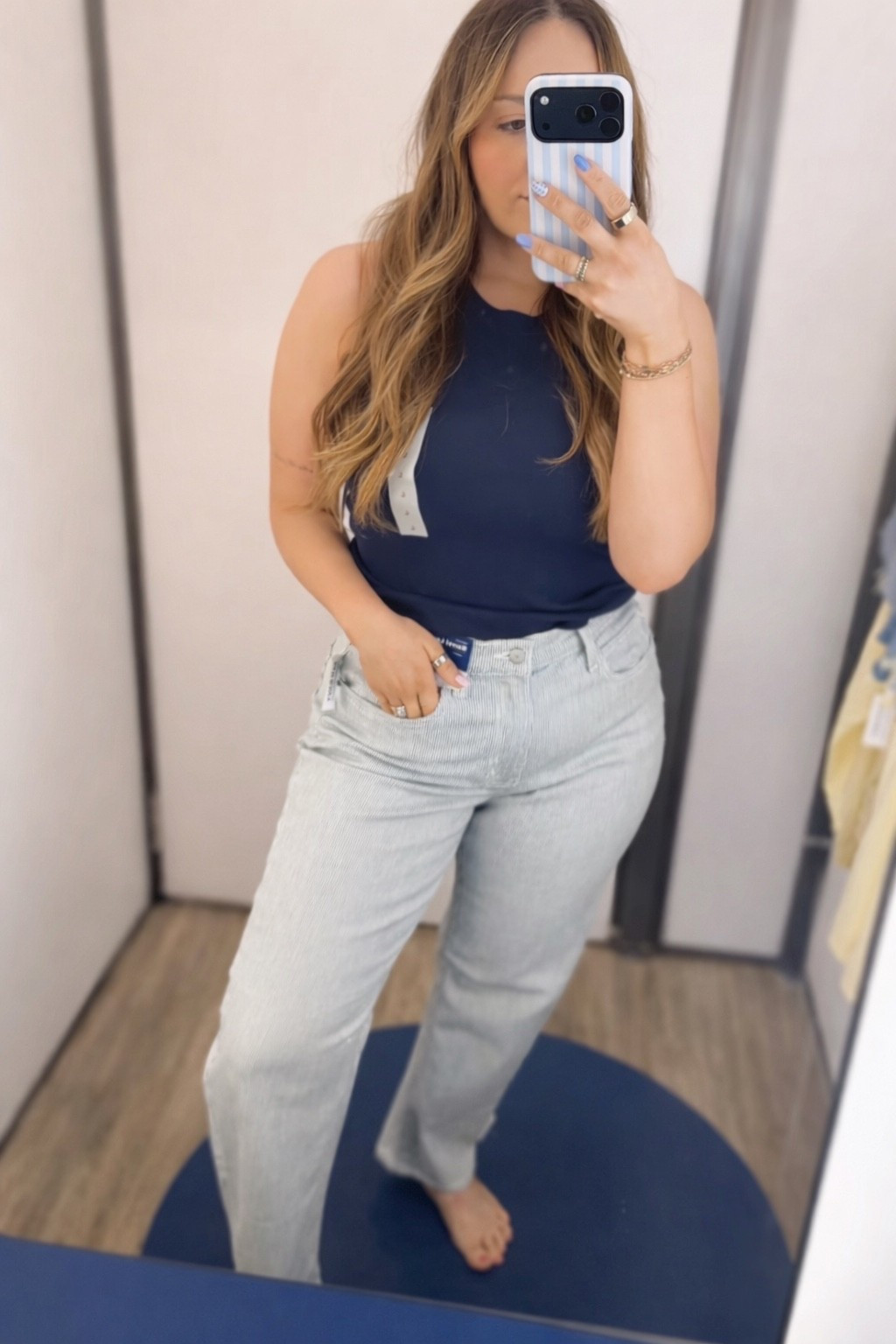Recent try-on find ✨ love the fit of these jeans + this top is so versatile. Everything linked!

#LTKMidsize #LTKmomlife #LTKSeasonal