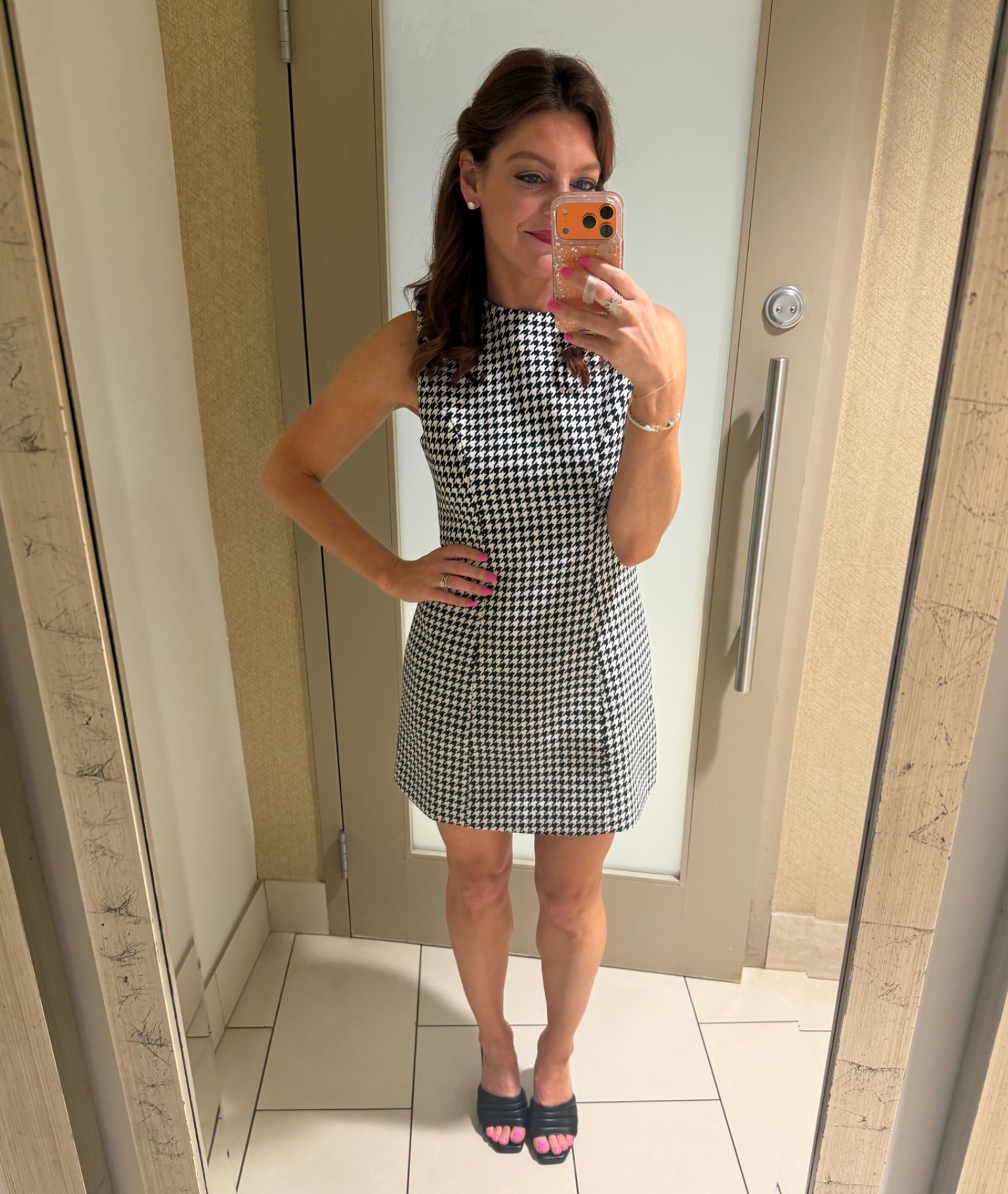 Houndstooth with a red lip.

#LTKootd #LTKgrwm #LTKWorkwear