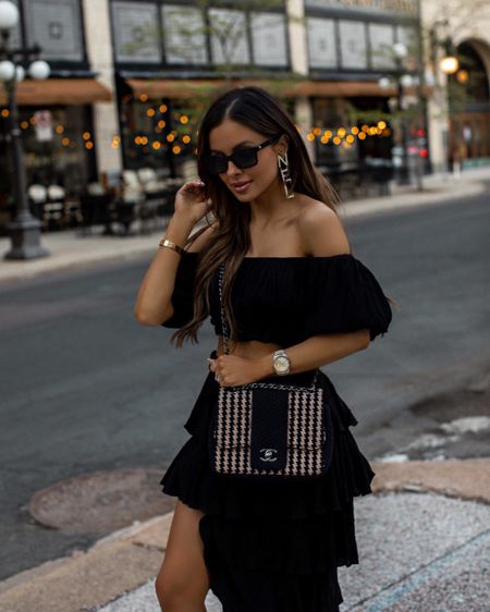 Summer outfit
Off the shoulder top
Tiered ruffle skirt
Spring outfit ideas

#LTKitbag #LTKfindsunder100 #LTKstyletip