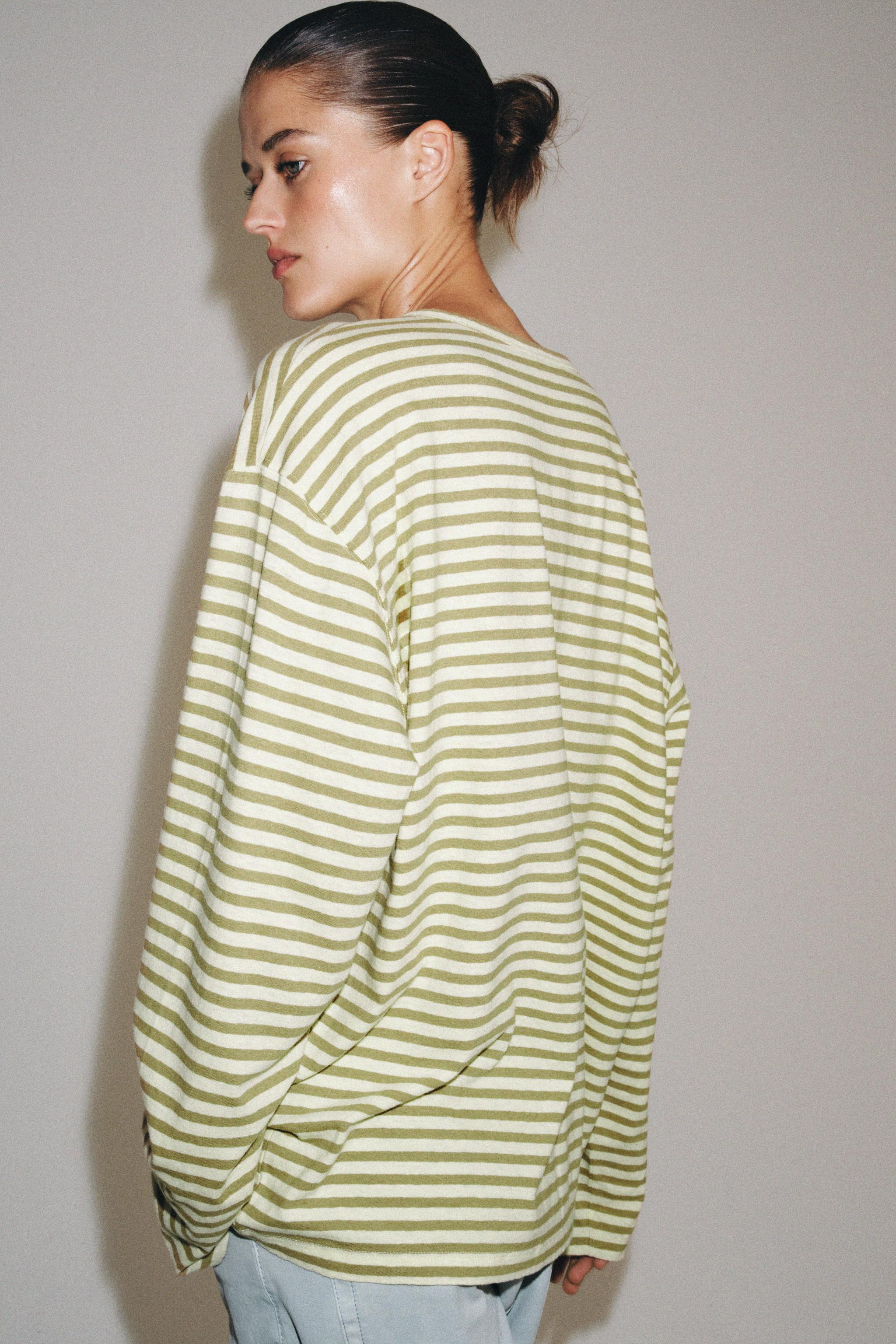 GESTREIFTES T-SHIRT AUS BAUMWOLLE UND LEINEN | Zara DE