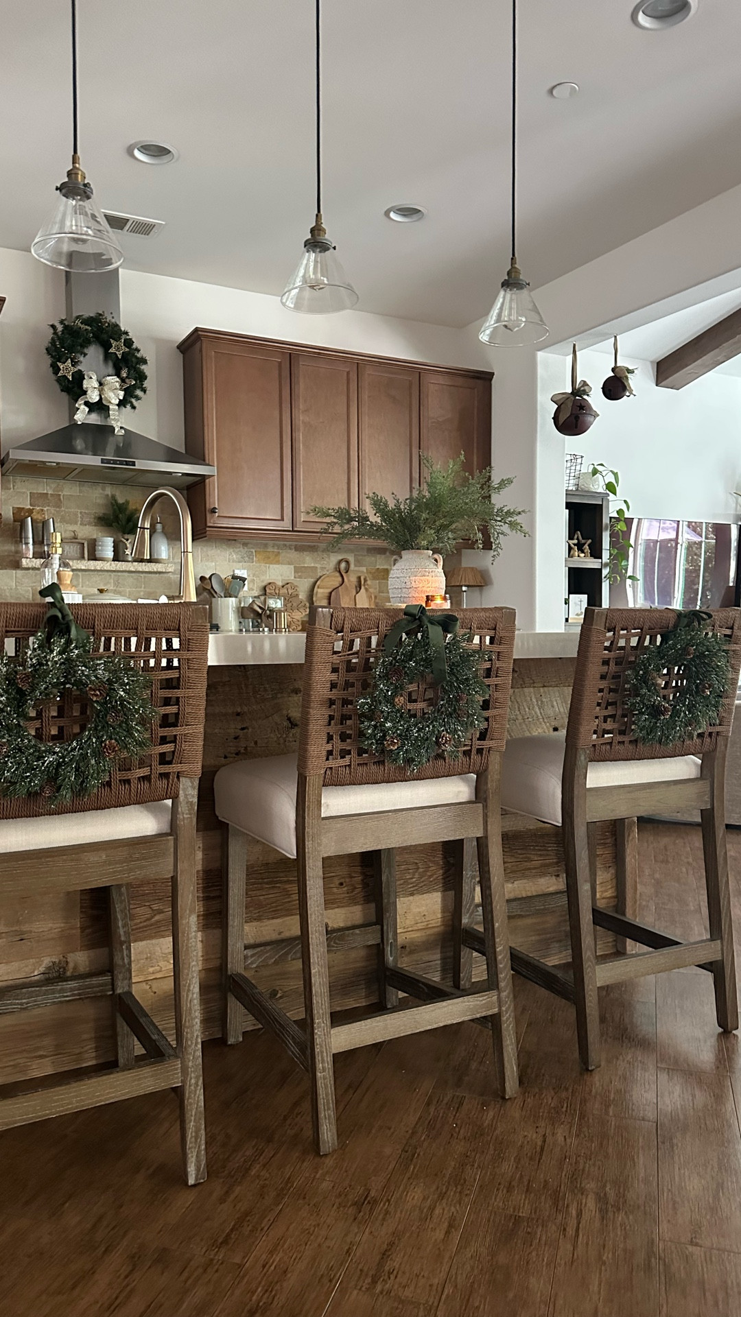 Deck the halls!

#LTKHome #LTKHoliday #LTKSeasonal