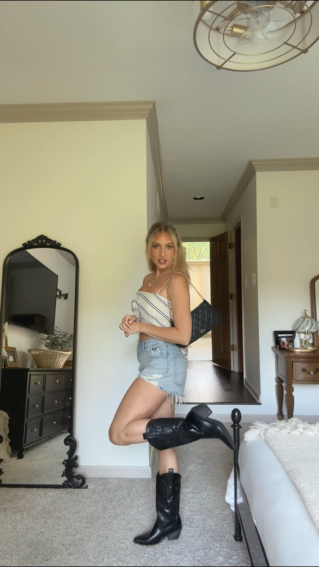 Girls night ootd✨small top, size 25 shorts

#LTKootd