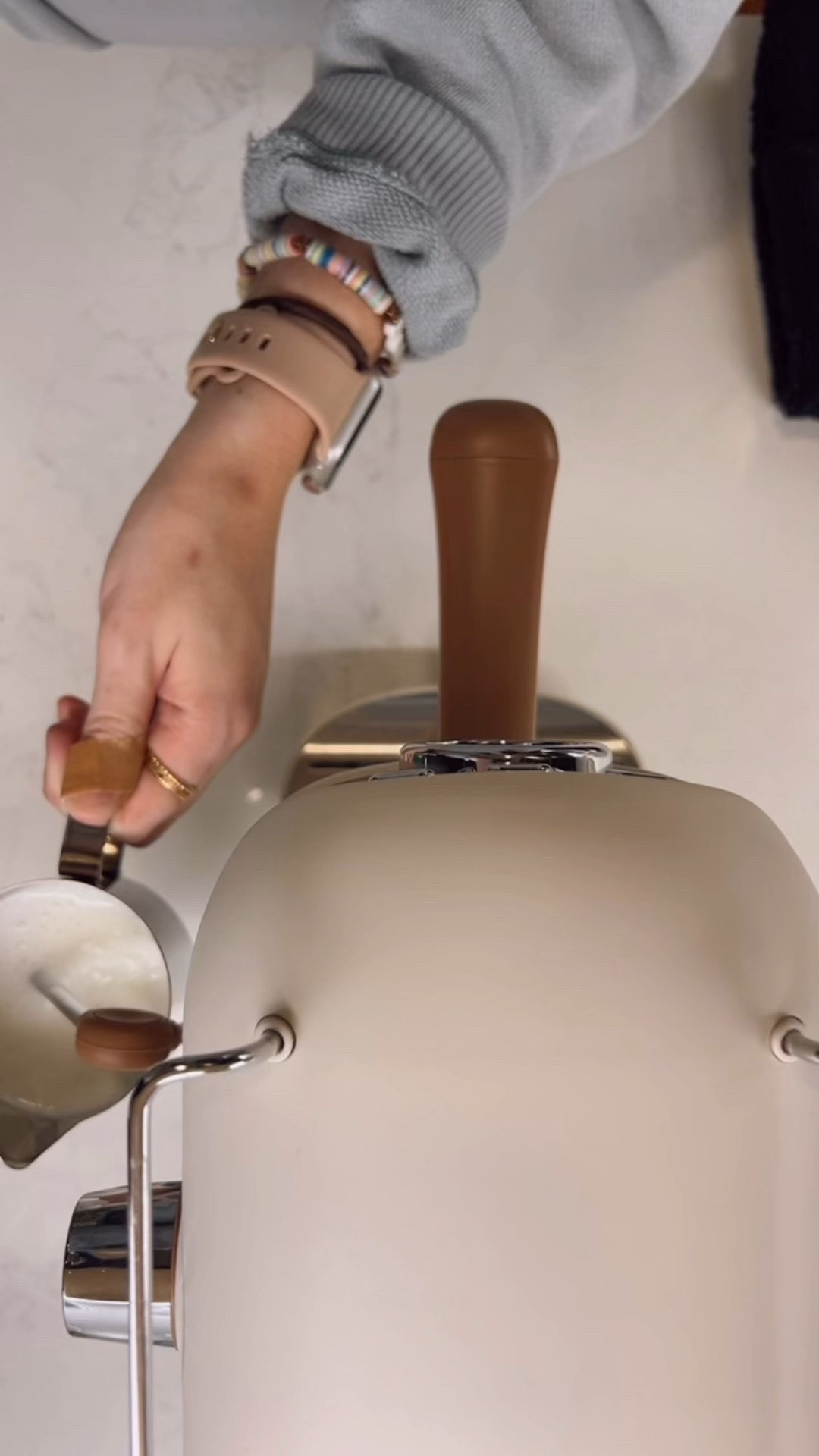 // my espresso machine // 

#LTKgrwm #LTKdayinmylife #LTKmorningroutine