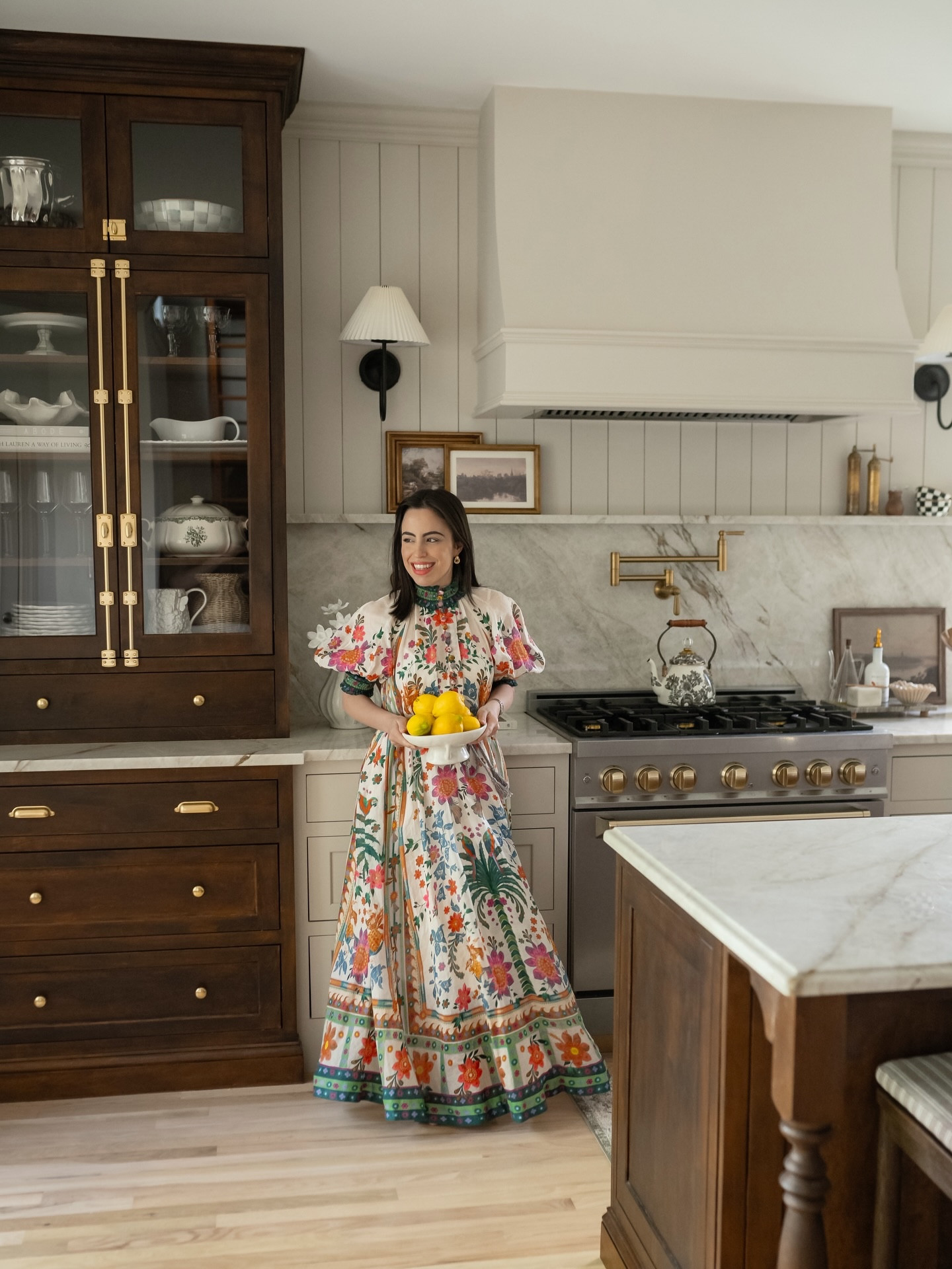 Just a girl and her new kitchen 🤍 after 6 months of endless hours and hard work, I finally have the kitchen of my dreams!

I can’t believe @dadmakesmagic made magic happen once again and built my vision with his own hands! I can’t get over the beauty of the dark walnut and taupe cabinets, aged brass hardware and black lighting. 

