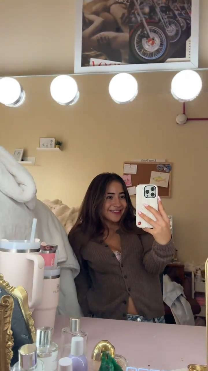 dorm room vanity tour💋💋 a small space but definitely doable :) 

 #LTKvlog #LTKHome #LTKBeauty