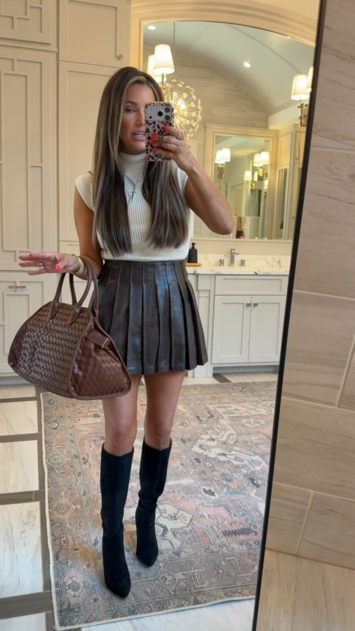 This bag is a weekender or mom MUST-HAVE. And this skirt 🤯 Code Cristina40 for 40% off!

#LTKootd #LTKgrwm #LTKmomlife